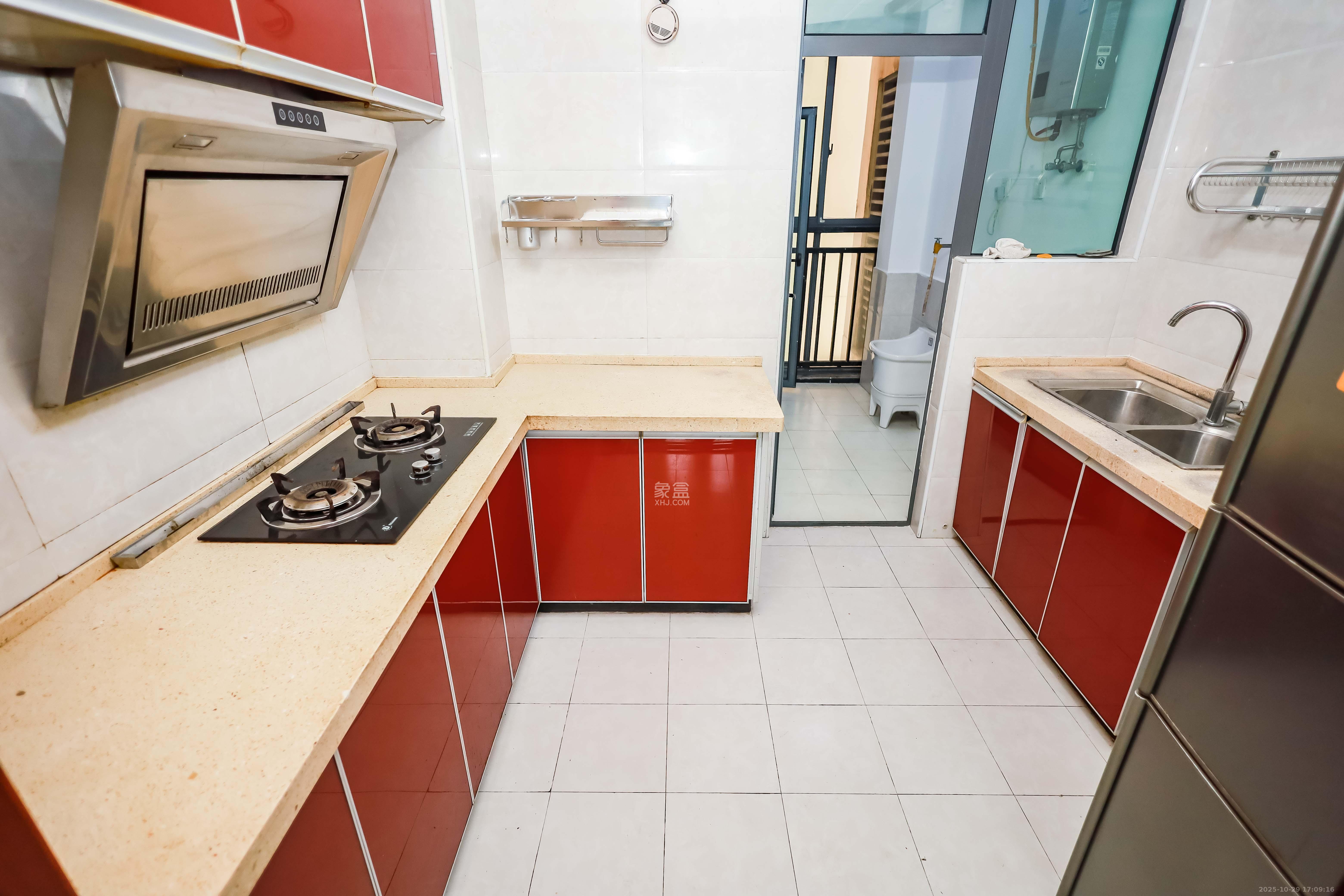 卓越蔚蓝海岸一期  3室2厅2卫    150.0万厨房