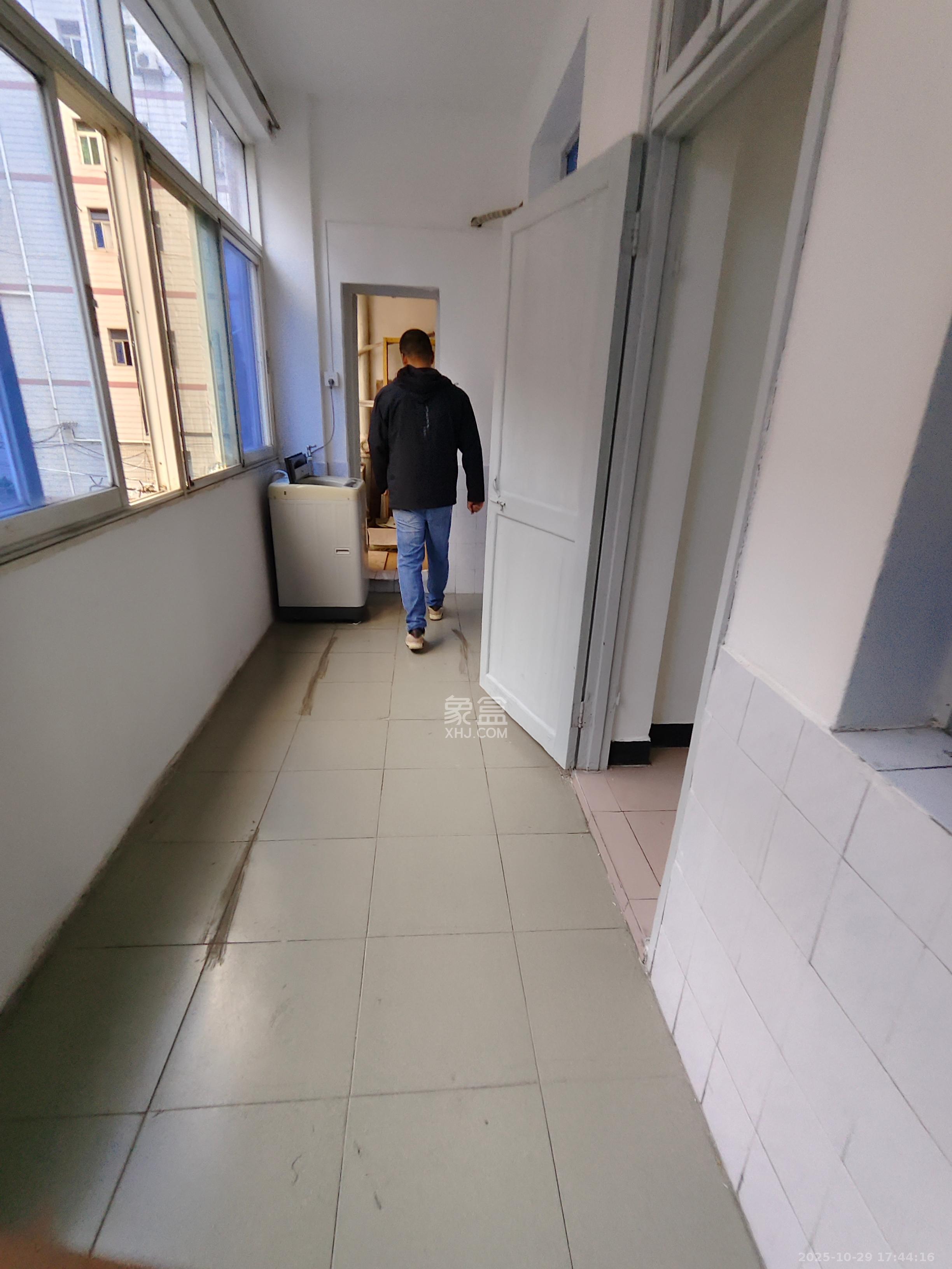 省医疗器械药品公司宿舍  4室1厅1卫    1800.0元/月室内图