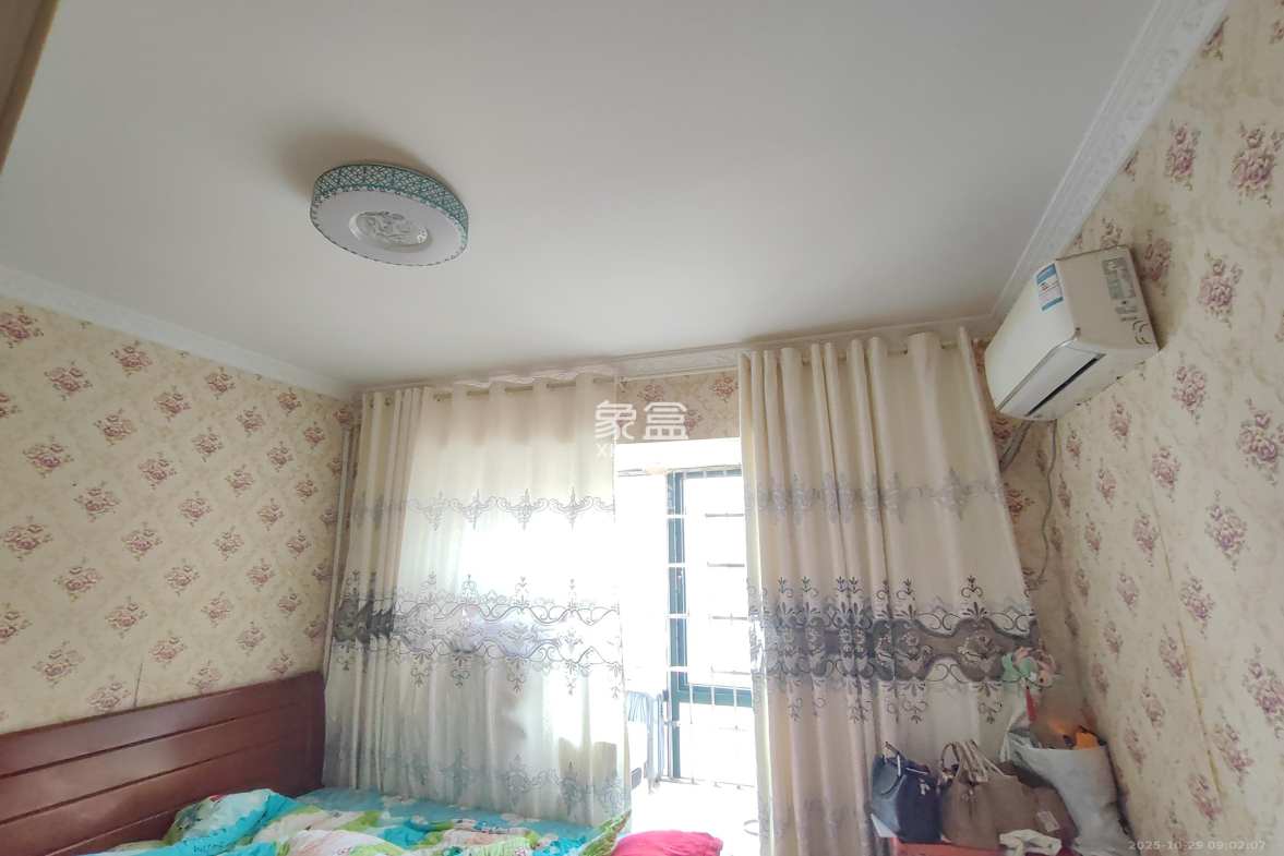 洋湖时代 3室1厅1卫 2300.0元/月 洋湖时代 3室1厅1卫 2300.0元/月室内图