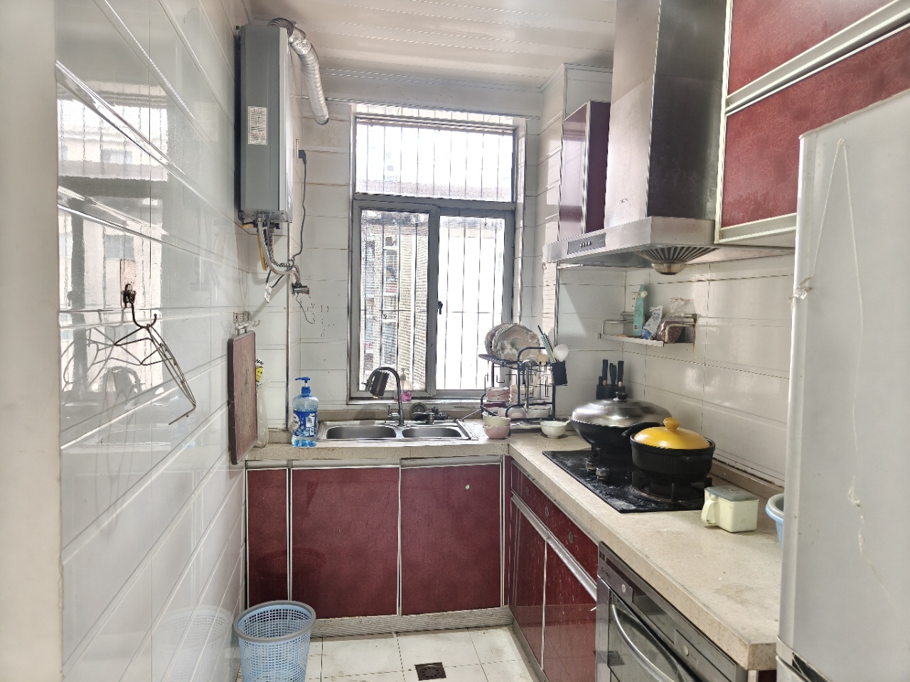 宝源花园  3室2厅1卫    2300.0元/月室内图