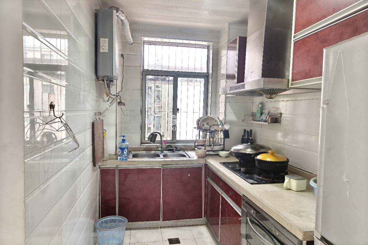 宝源花园 3室2厅1卫 2300.0元/月 宝源花园 3室2厅1卫 2300.0元/月室内图