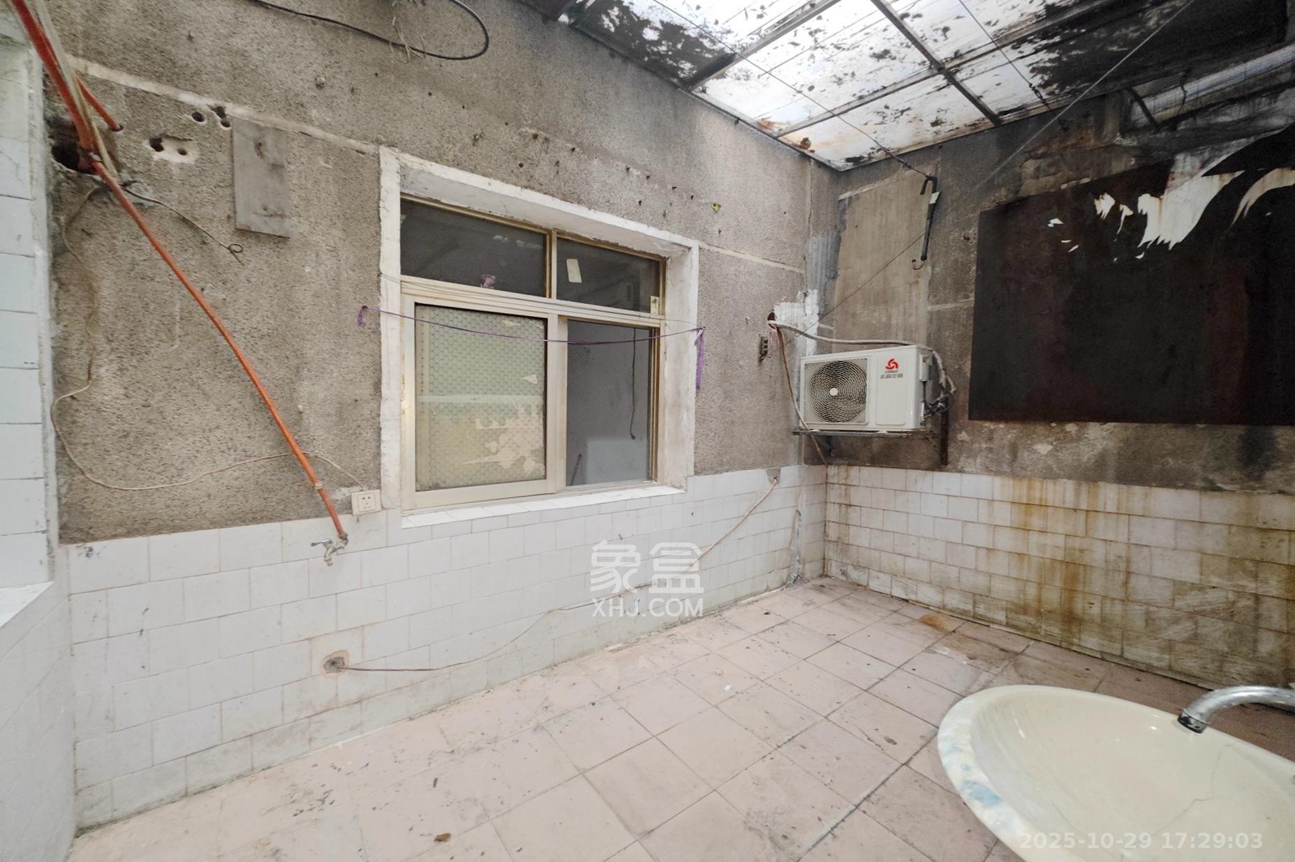 桂花二村  2室2厅2卫    39.0万阳台