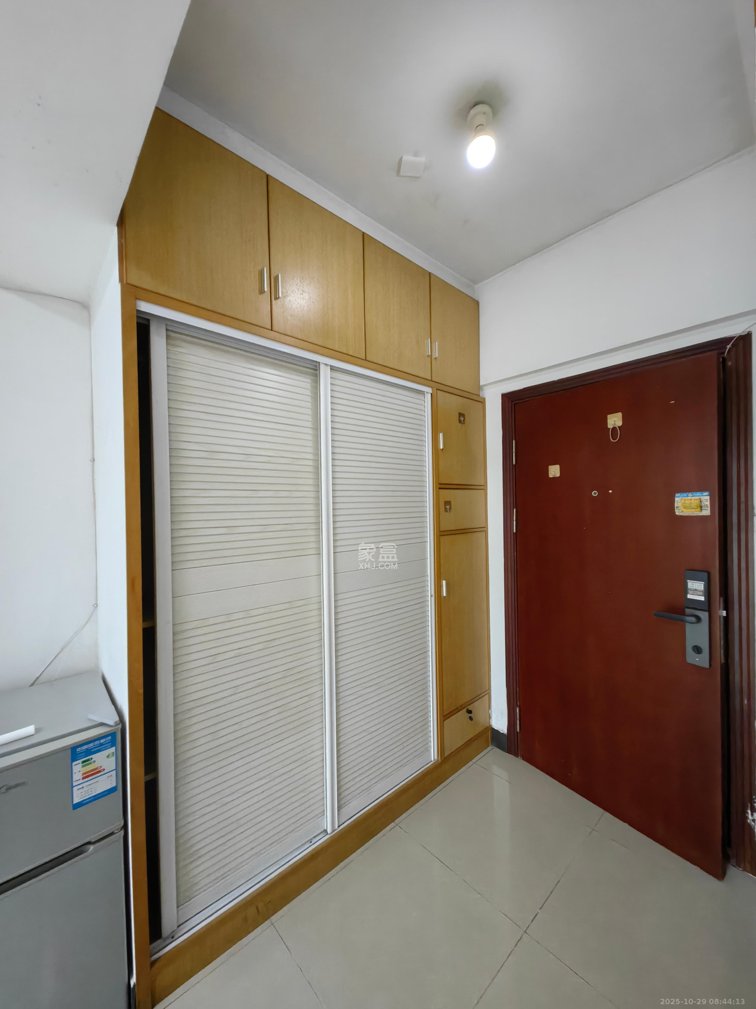 天健芙蓉盛世一期  1室1厅1卫    1400.0元/月室内图