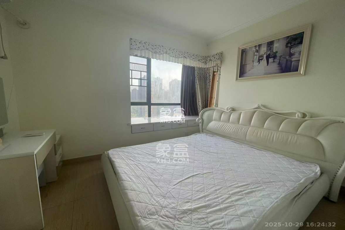 华美公寓(新猎鹰公寓)  2室1厅1卫    2200.0元/月 华美公寓(新猎鹰公寓)  2室1厅1卫    2200.0元/月室内图