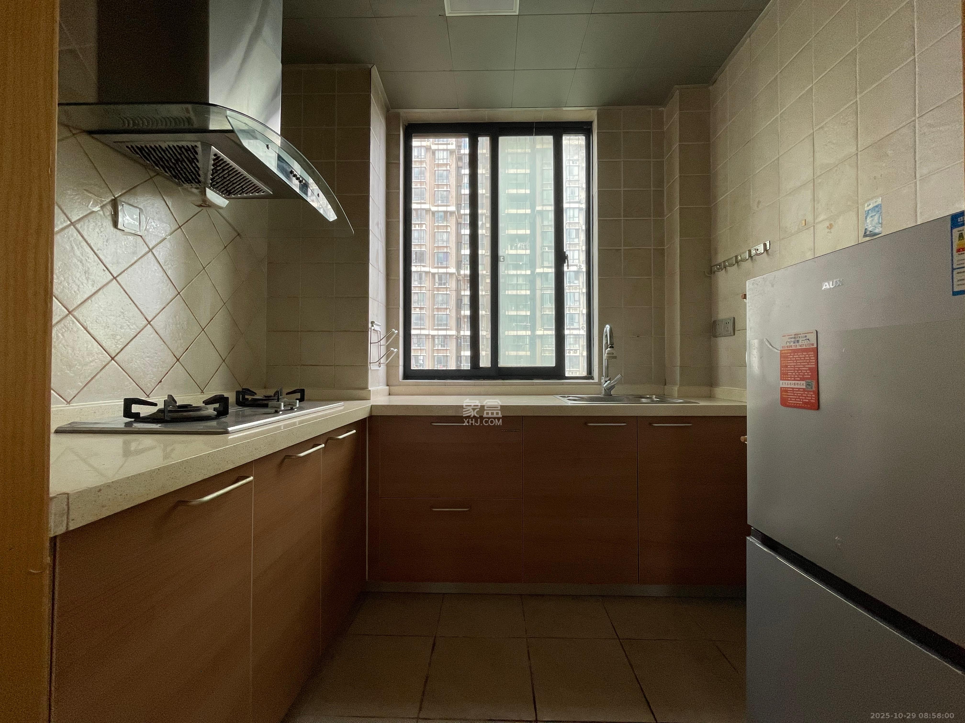 湘江世纪城悦江苑  1室2厅1卫    2100.0元/月 湘江世纪城悦江苑  1室2厅1卫    2100.0元/月室内图