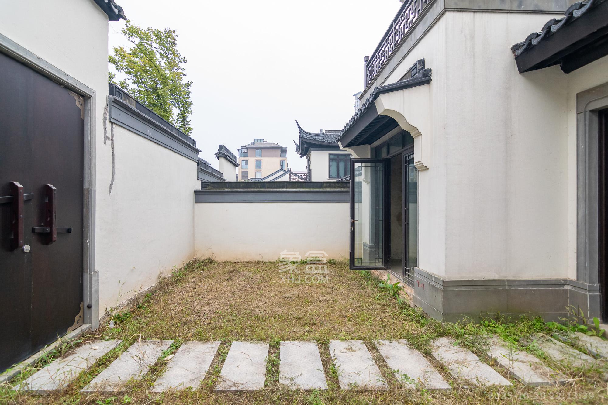 绿城高尔夫小镇  6室3厅4卫    550.0万 绿城高尔夫小镇  6室3厅4卫    550.0万其他