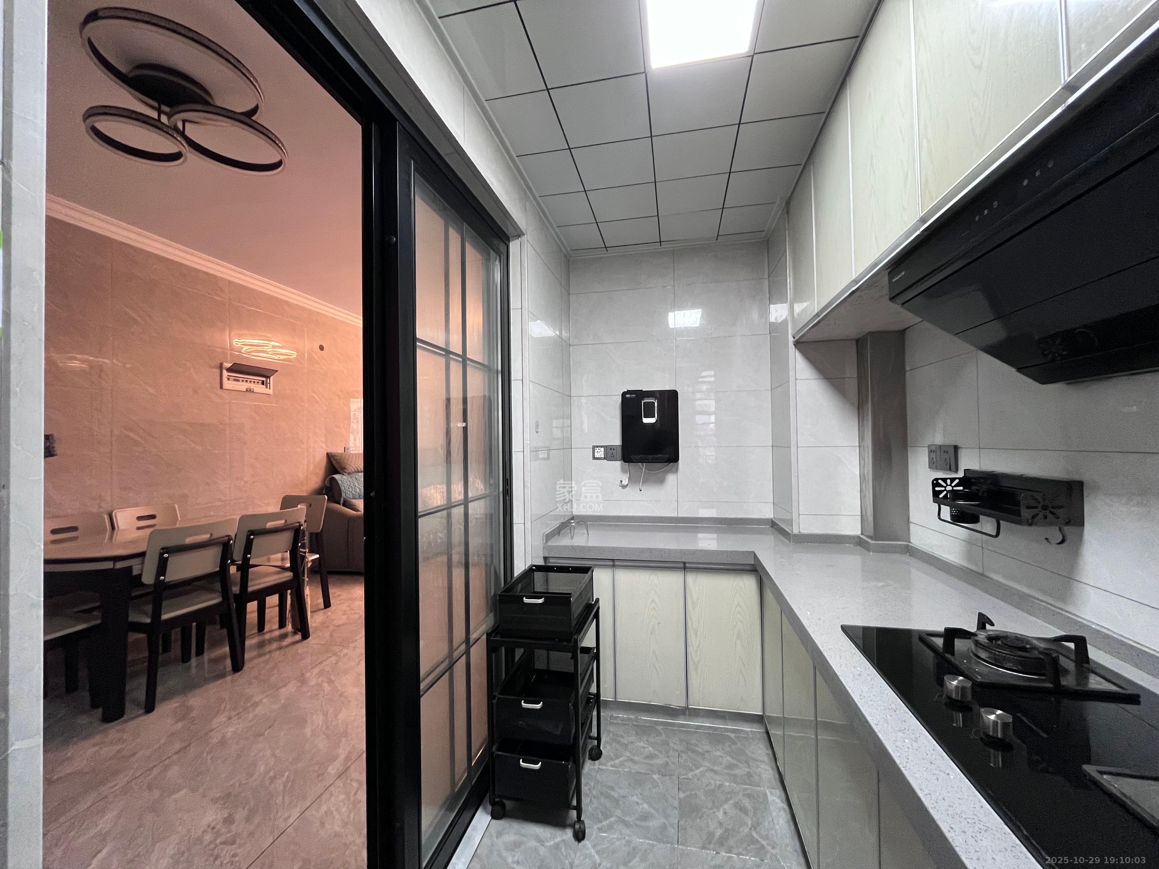 和润园三期  3室2厅1卫    2600.0元/月室内图