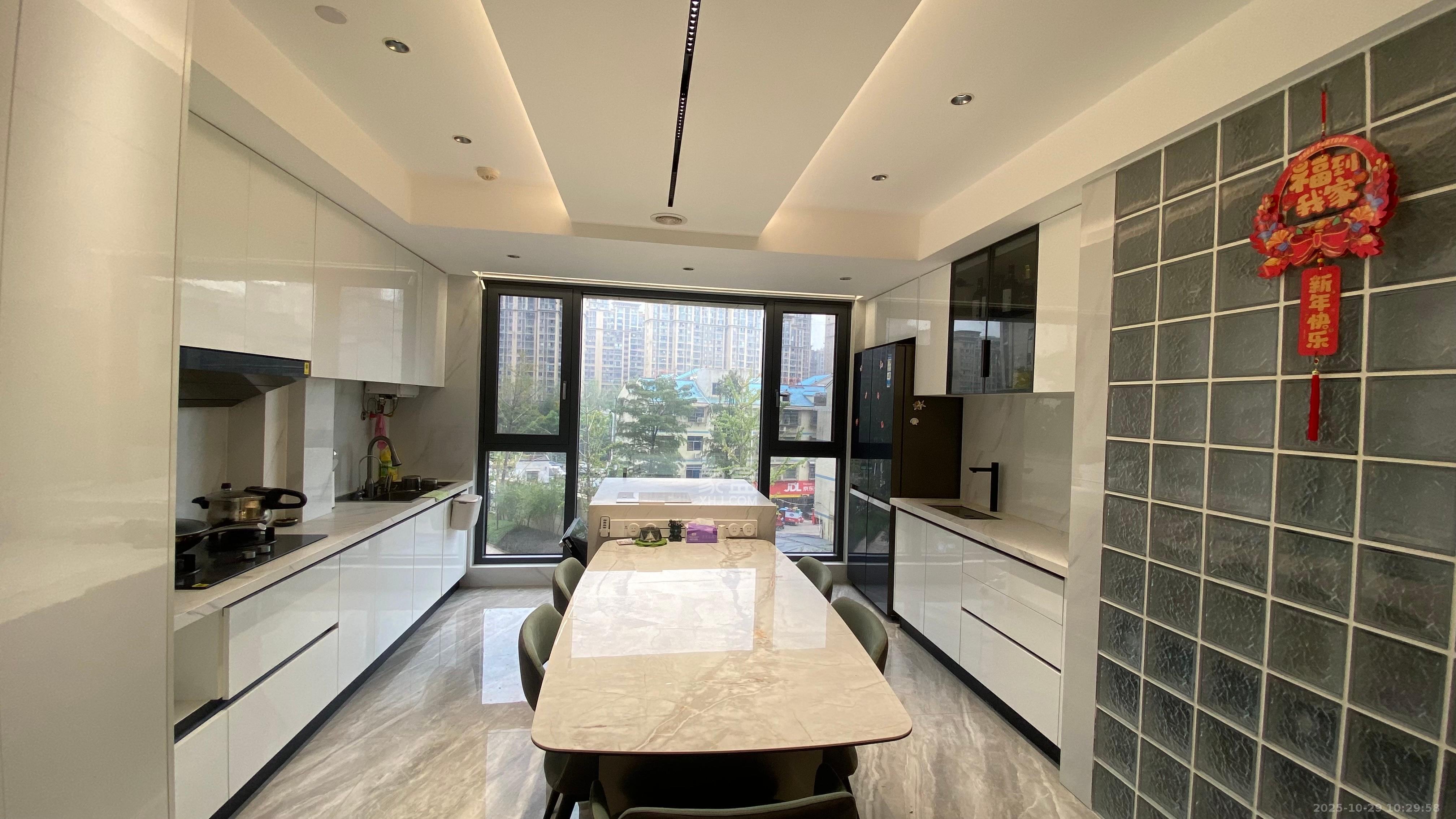 明昇壹城(明昇时代广场)二期  4室2厅2卫    3500.0元/月 明昇壹城(明昇时代广场)二期  4室2厅2卫    3500.0元/月室内图