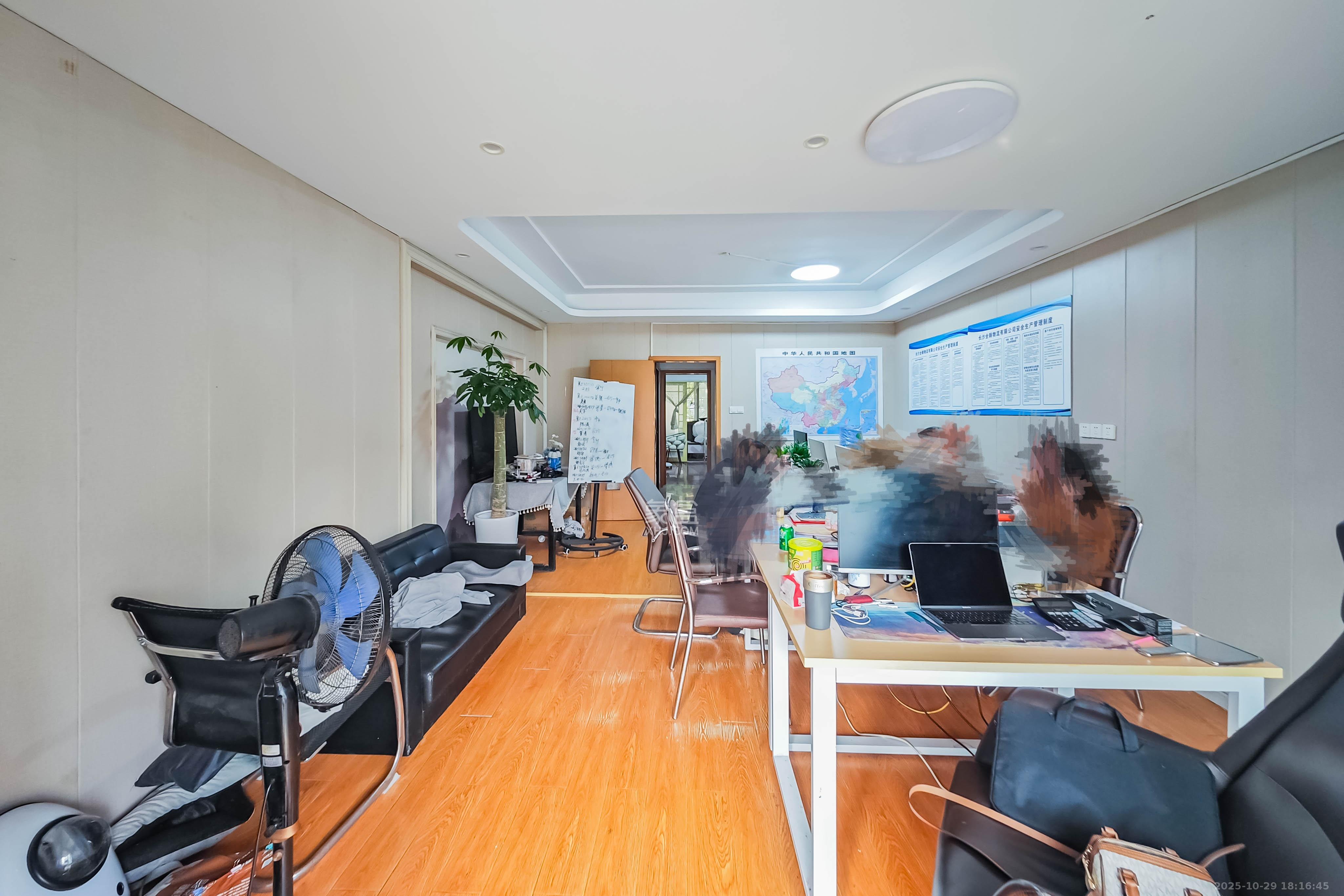 碧翠园（中房）  4室2厅3卫    188.0万卧室