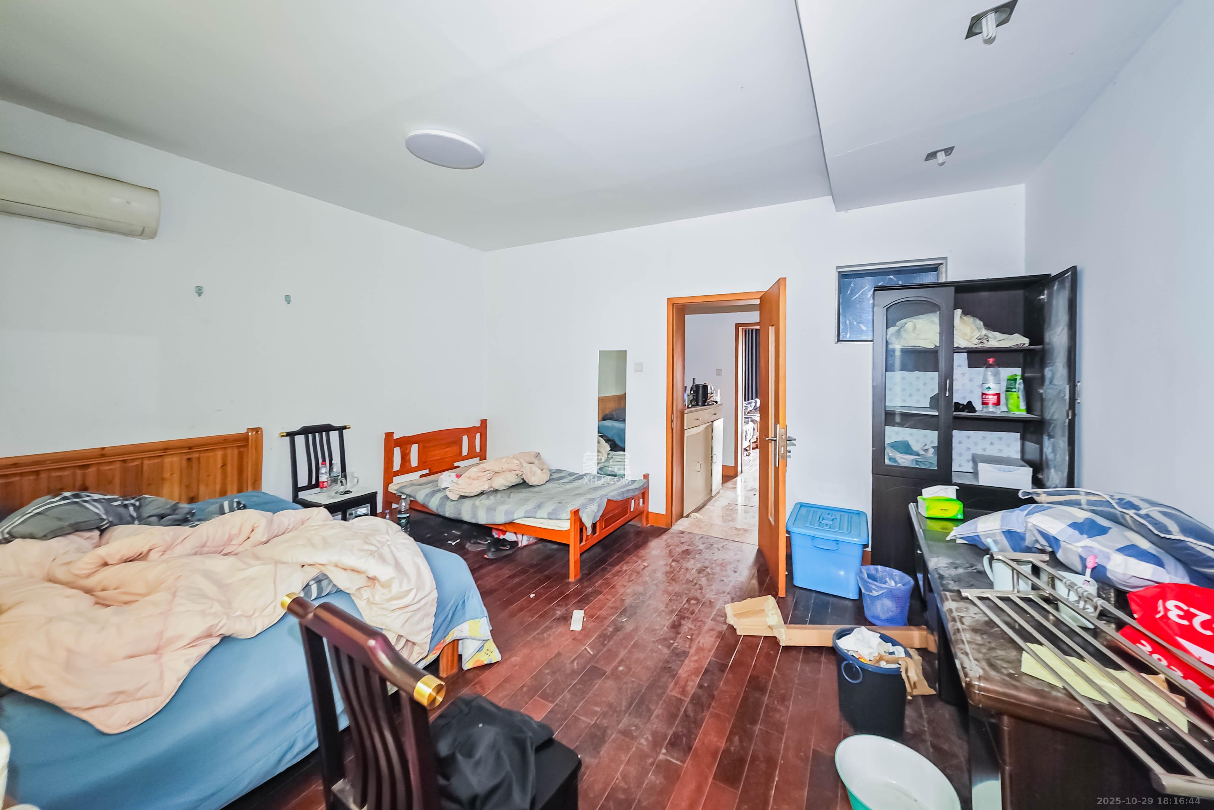 碧翠园（中房）  4室2厅3卫    188.0万卧室