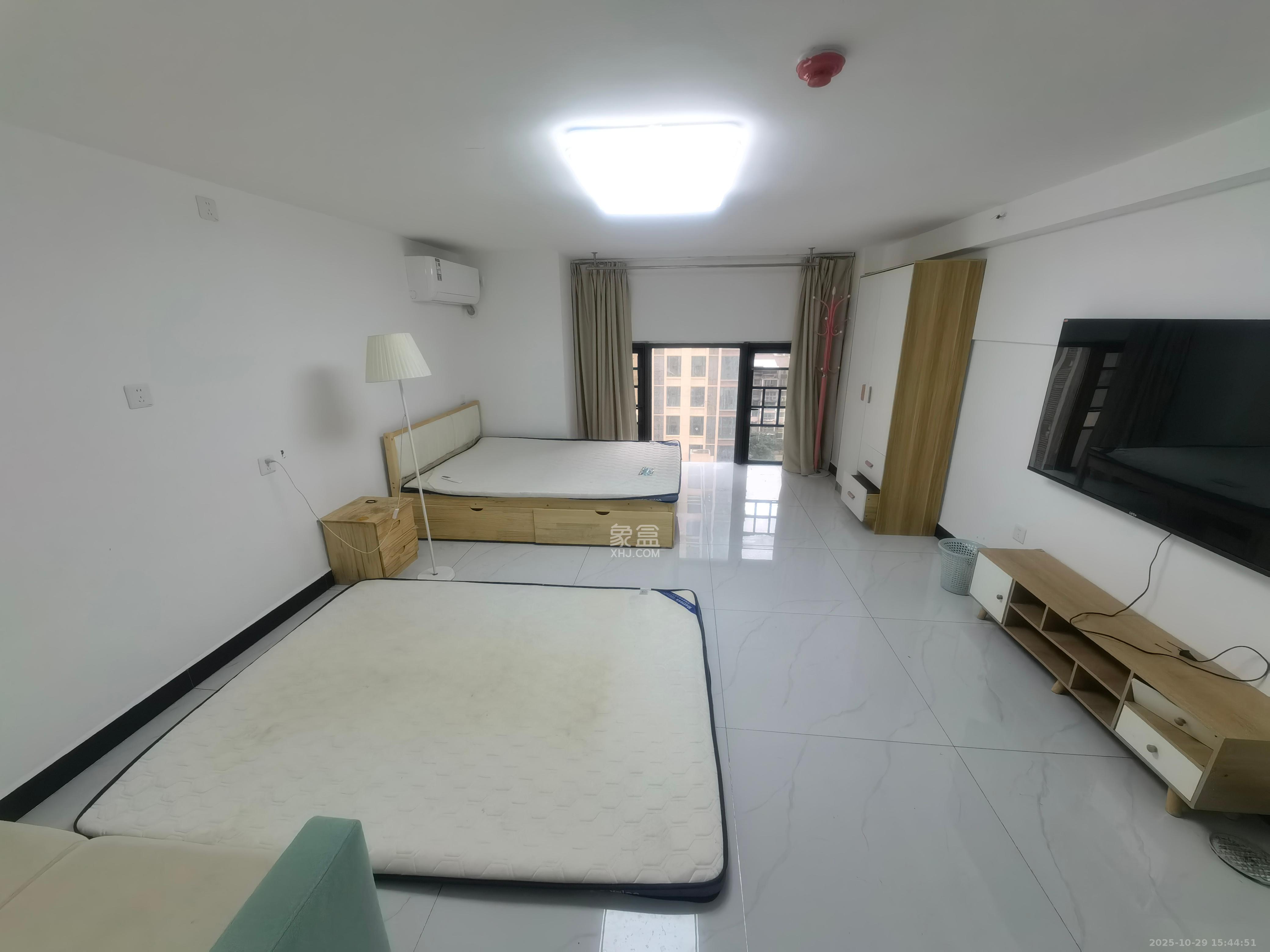 世茂璀璨天城公寓  1室1厅1卫    2000.0元/月室内图