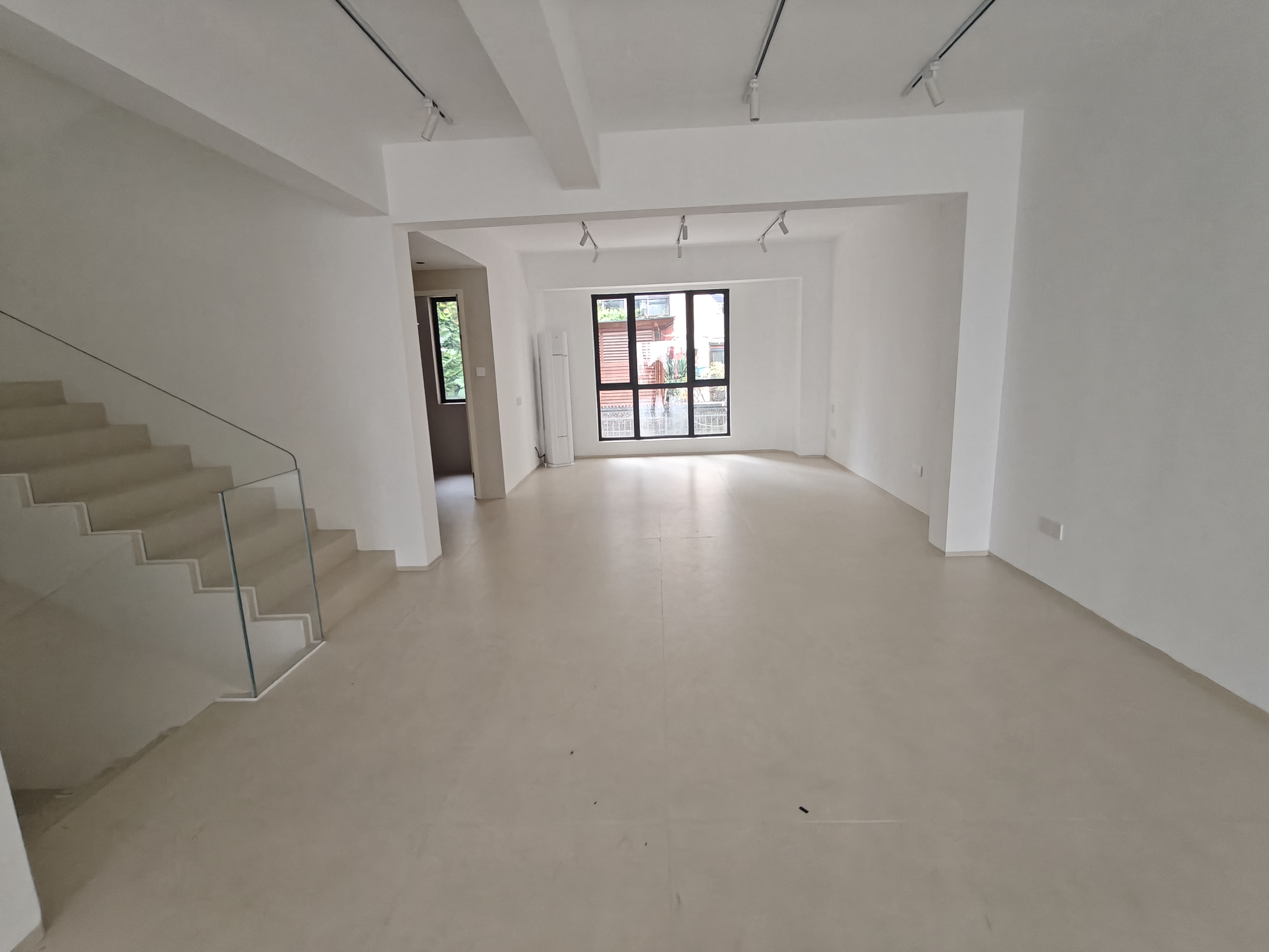 中海锦城  3室3厅3卫    13500.0元/月室内图