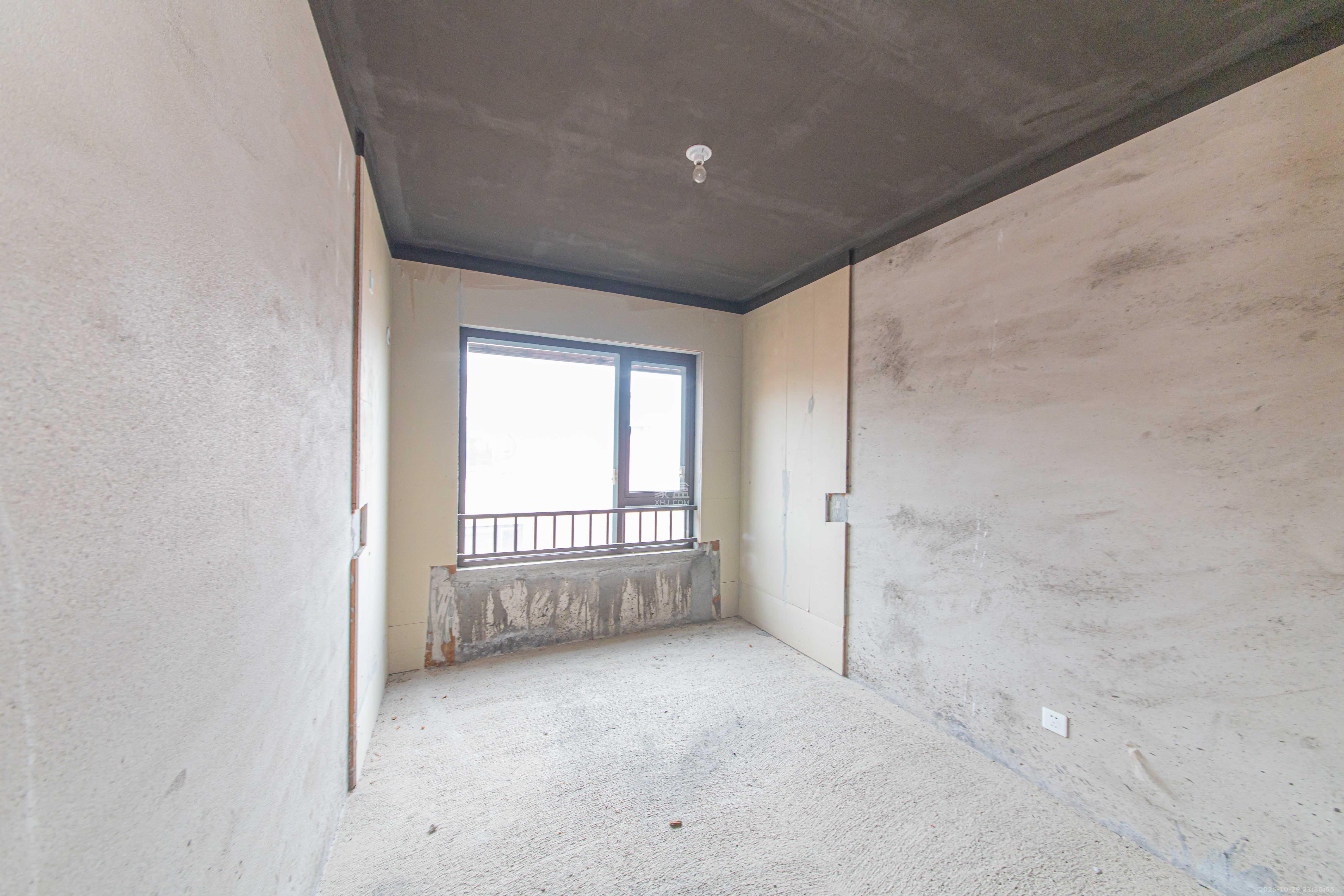 香缇雅苑（鑫远翡丽郡二期）  5室2厅2卫    236.0万卧室