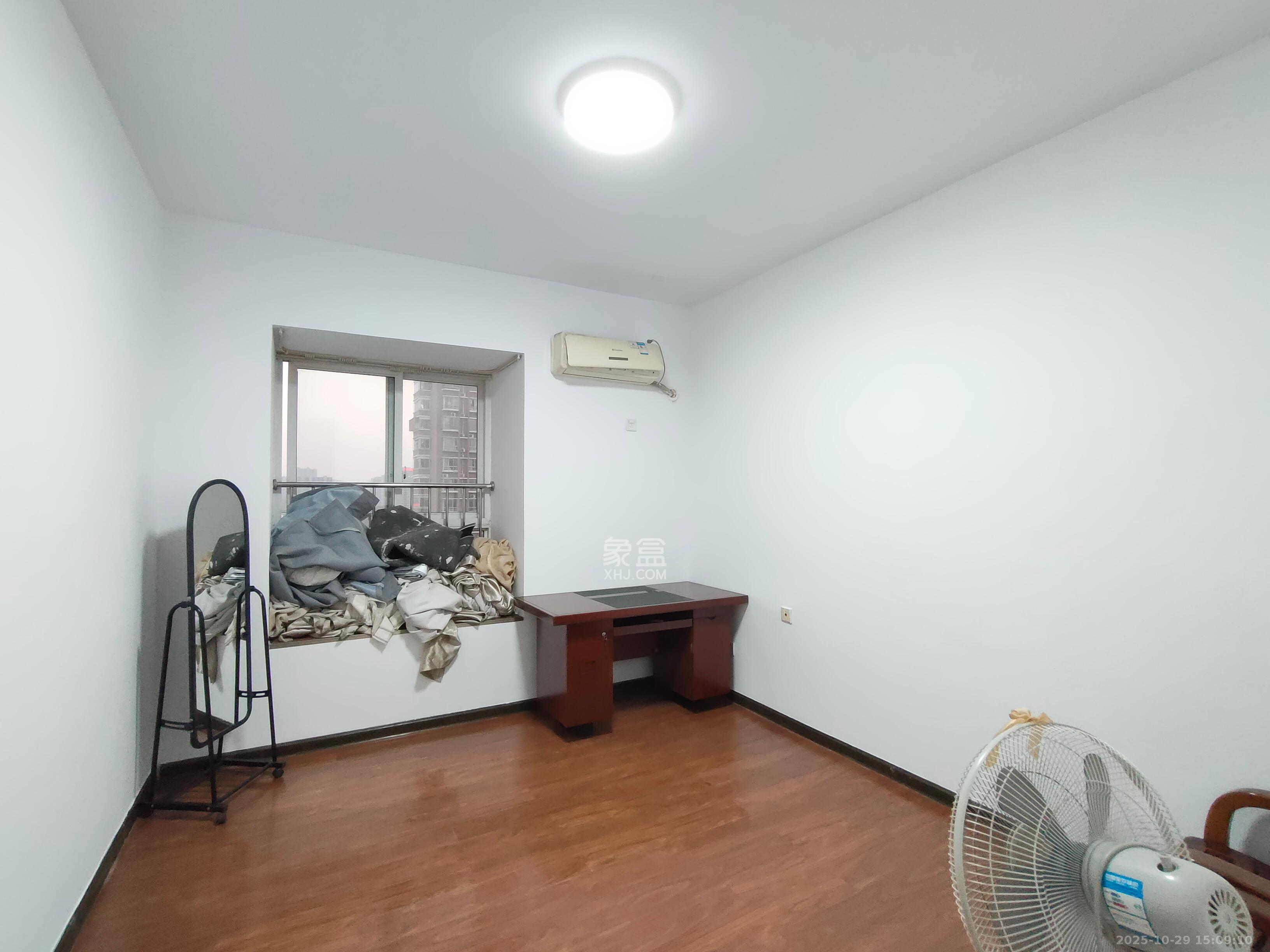 上河国际C区  3室2厅1卫    2200.0元/月室内图