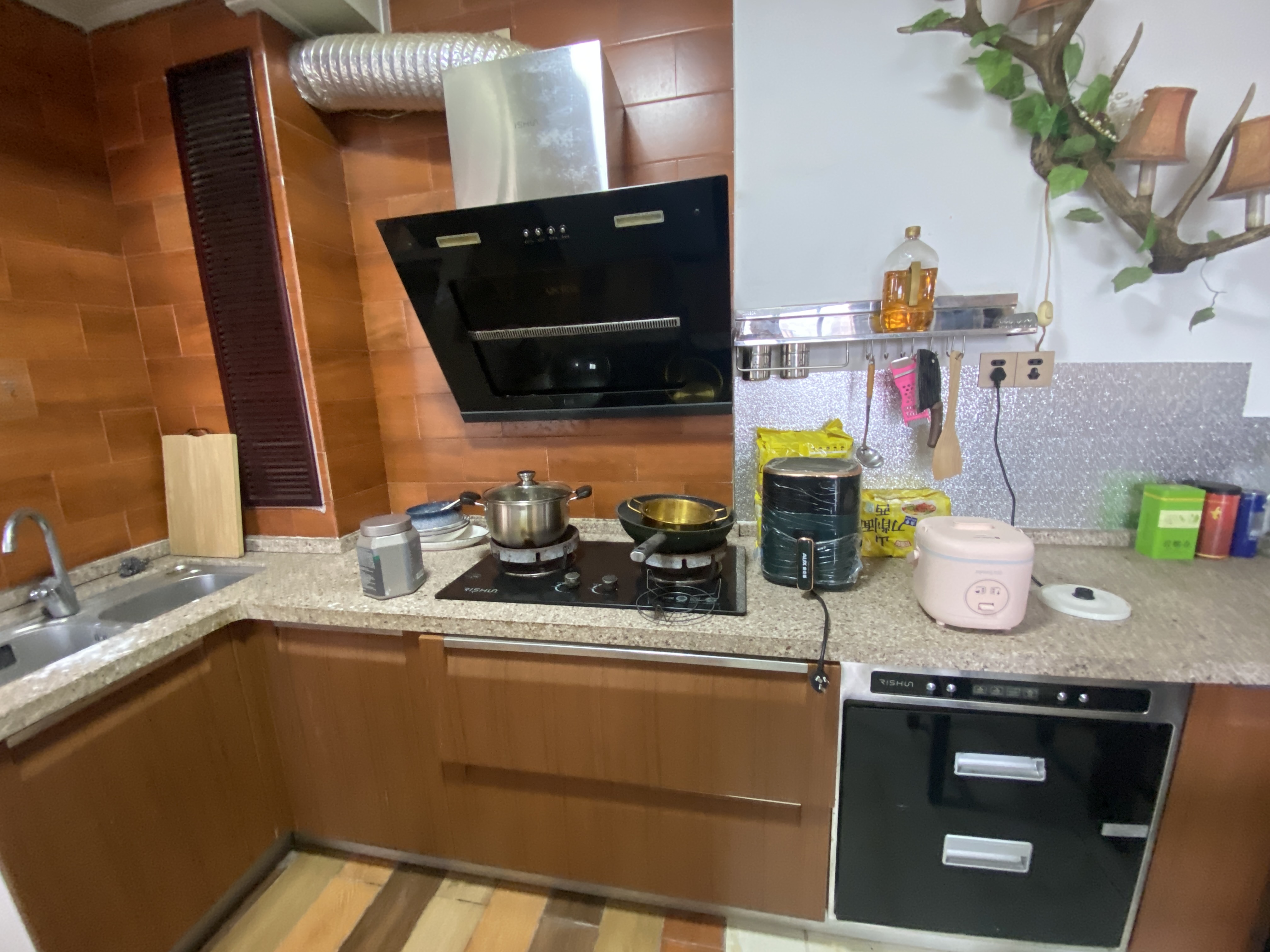 滨江帝景一期 2室1厅1卫 2100.0元/月 滨江帝景一期 2室1厅1卫 2100.0元/月室内图