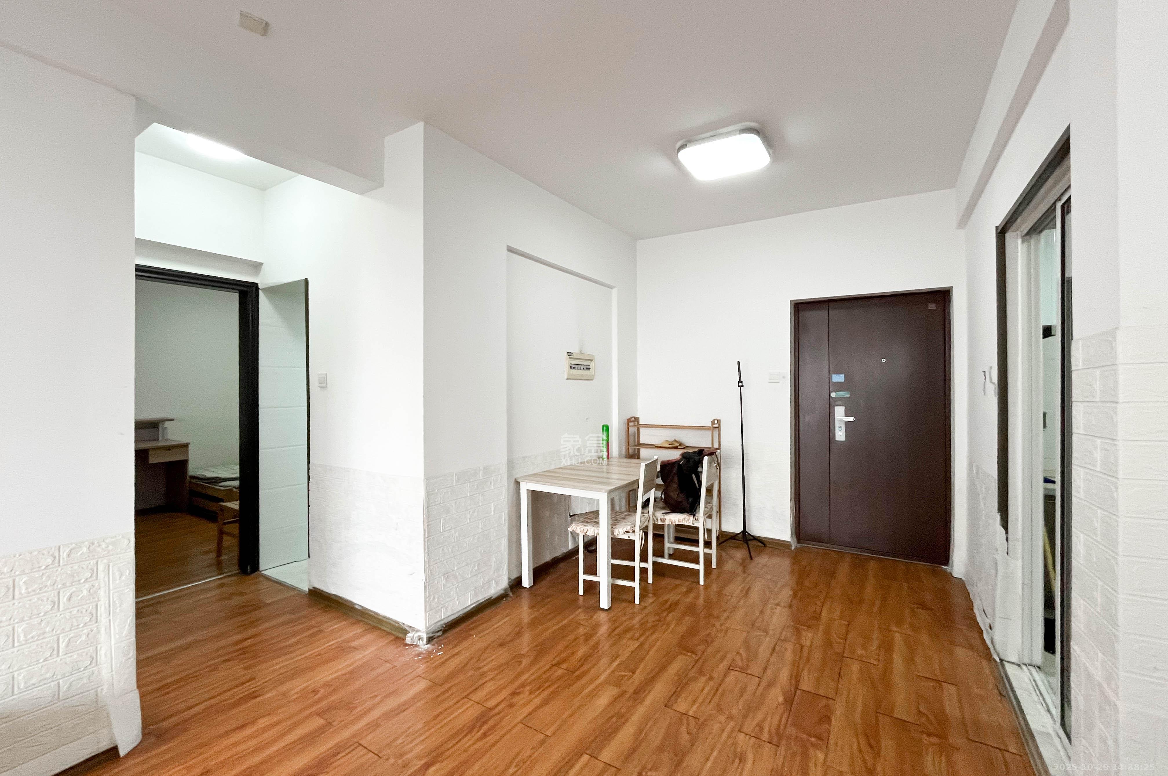 望兴景园二期(望兴西西里)  2室2厅1卫    68.0万 望兴景园二期(望兴西西里)  2室2厅1卫    68.0万客厅