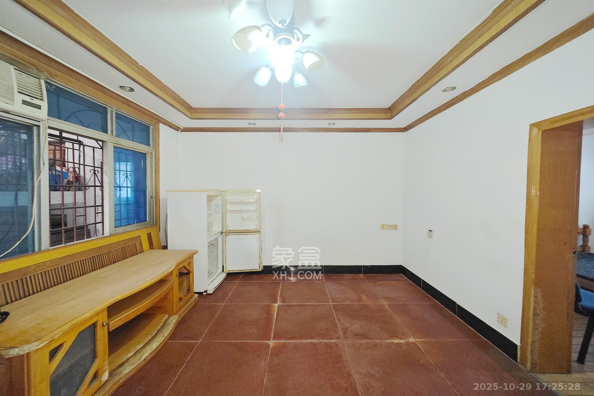 四达花苑  2室1厅1卫    39.8万客厅