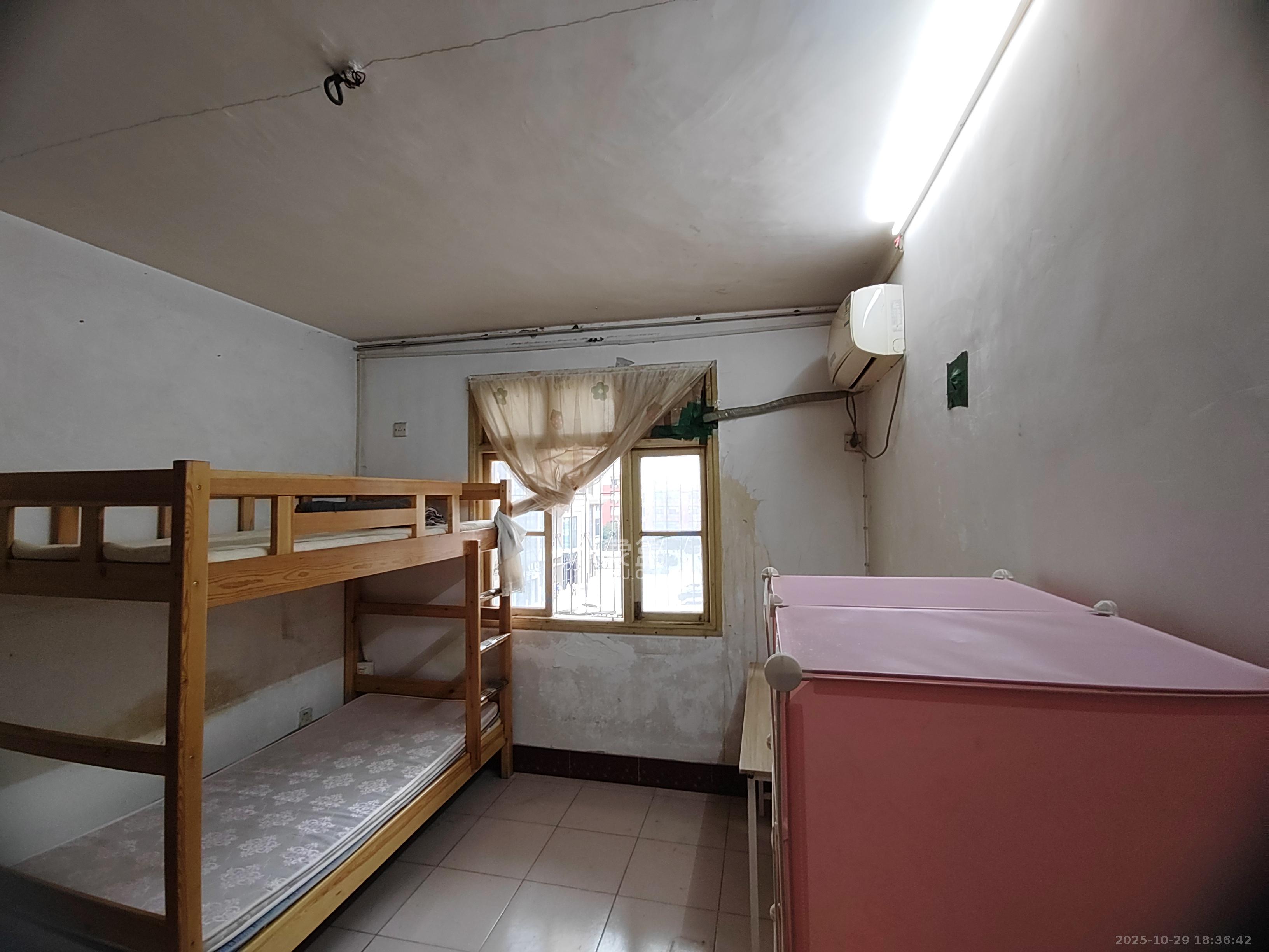 岳银小区(一二三五村)  2室1厅1卫    1600.0元/月 岳银小区(一二三五村)  2室1厅1卫    1600.0元/月室内图