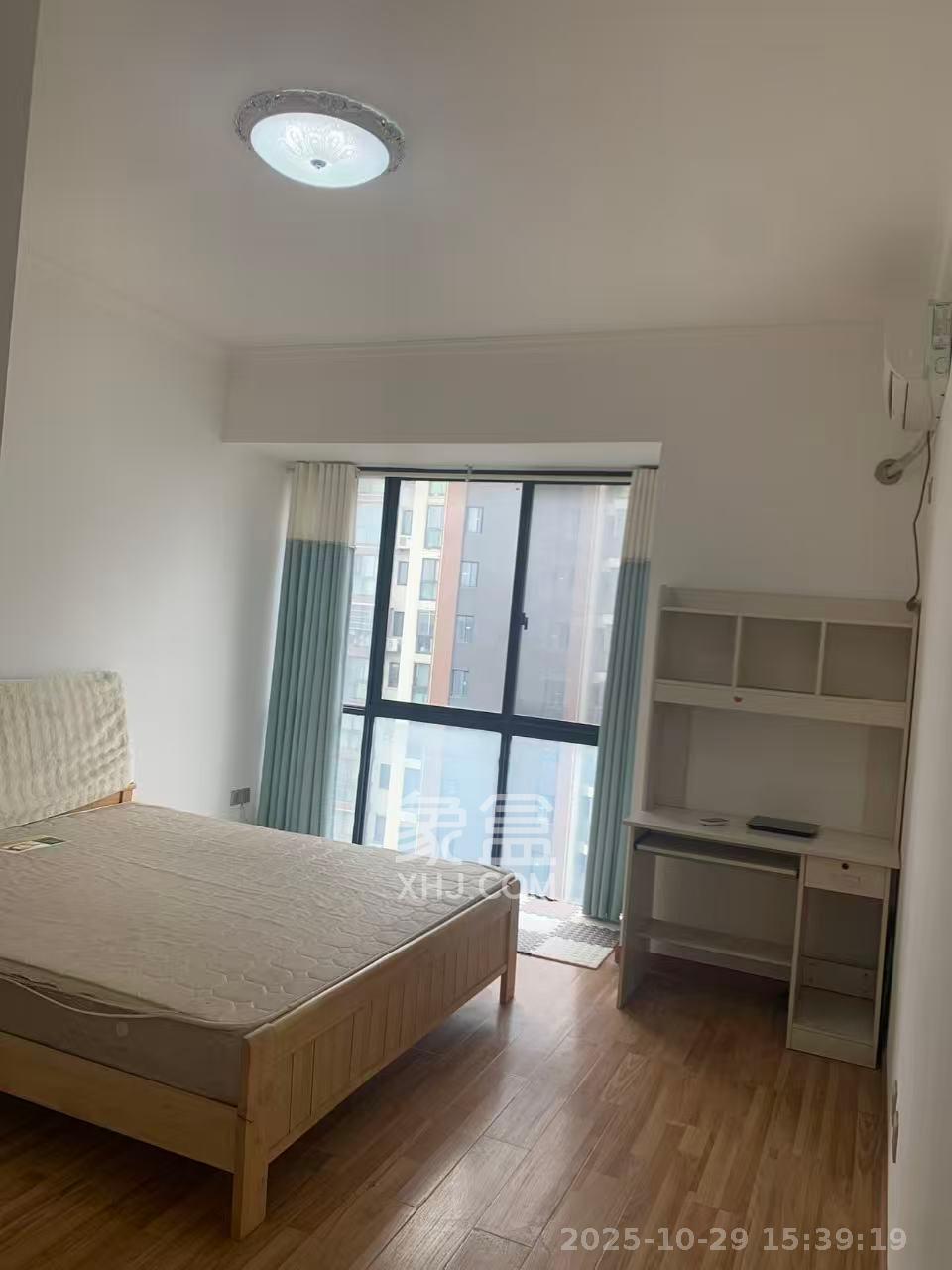 城南故事家园  3室2厅2卫    2200.0元/月