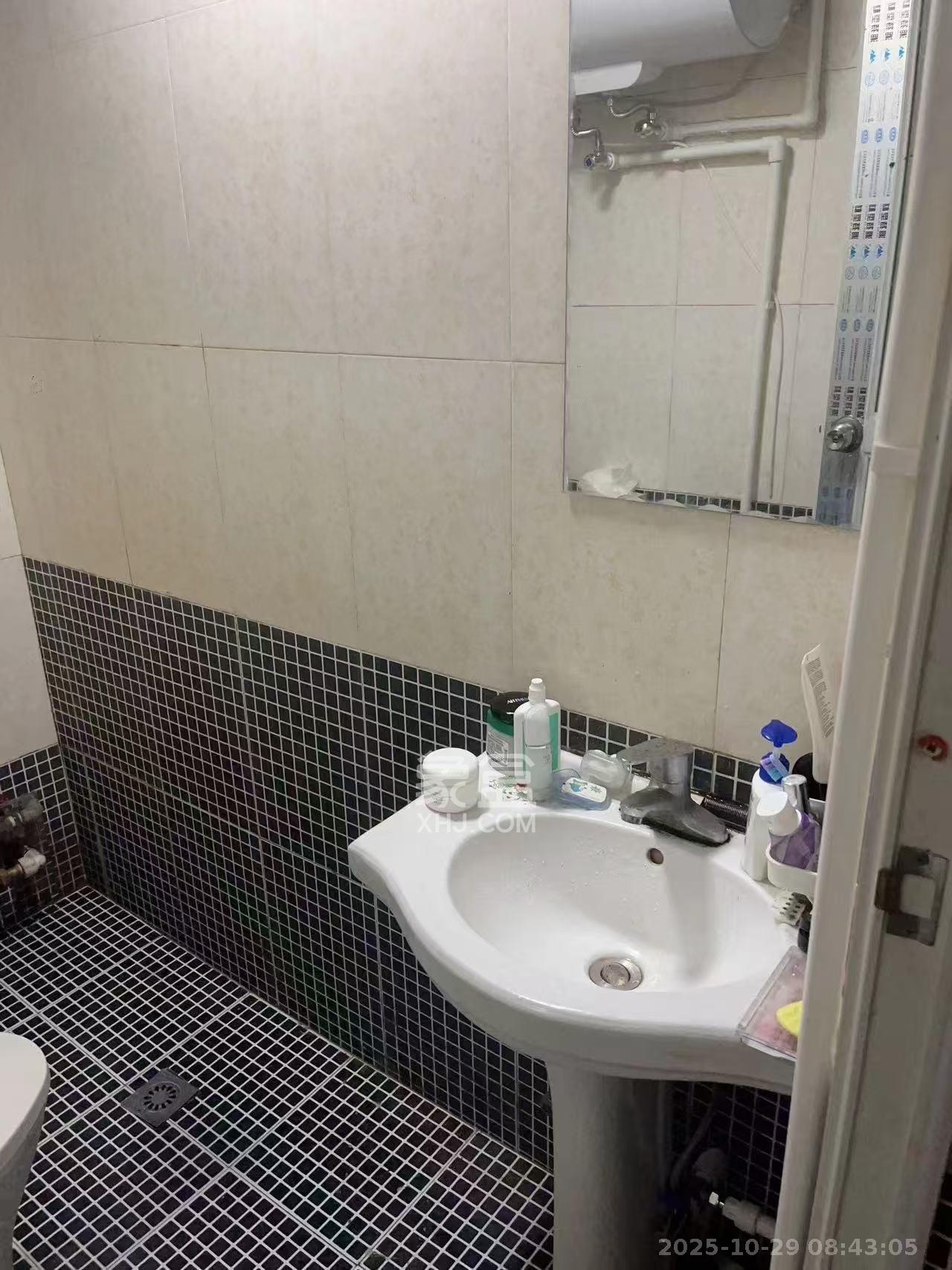 2076至高点  1室1厅1卫    1200.0元/月室内图