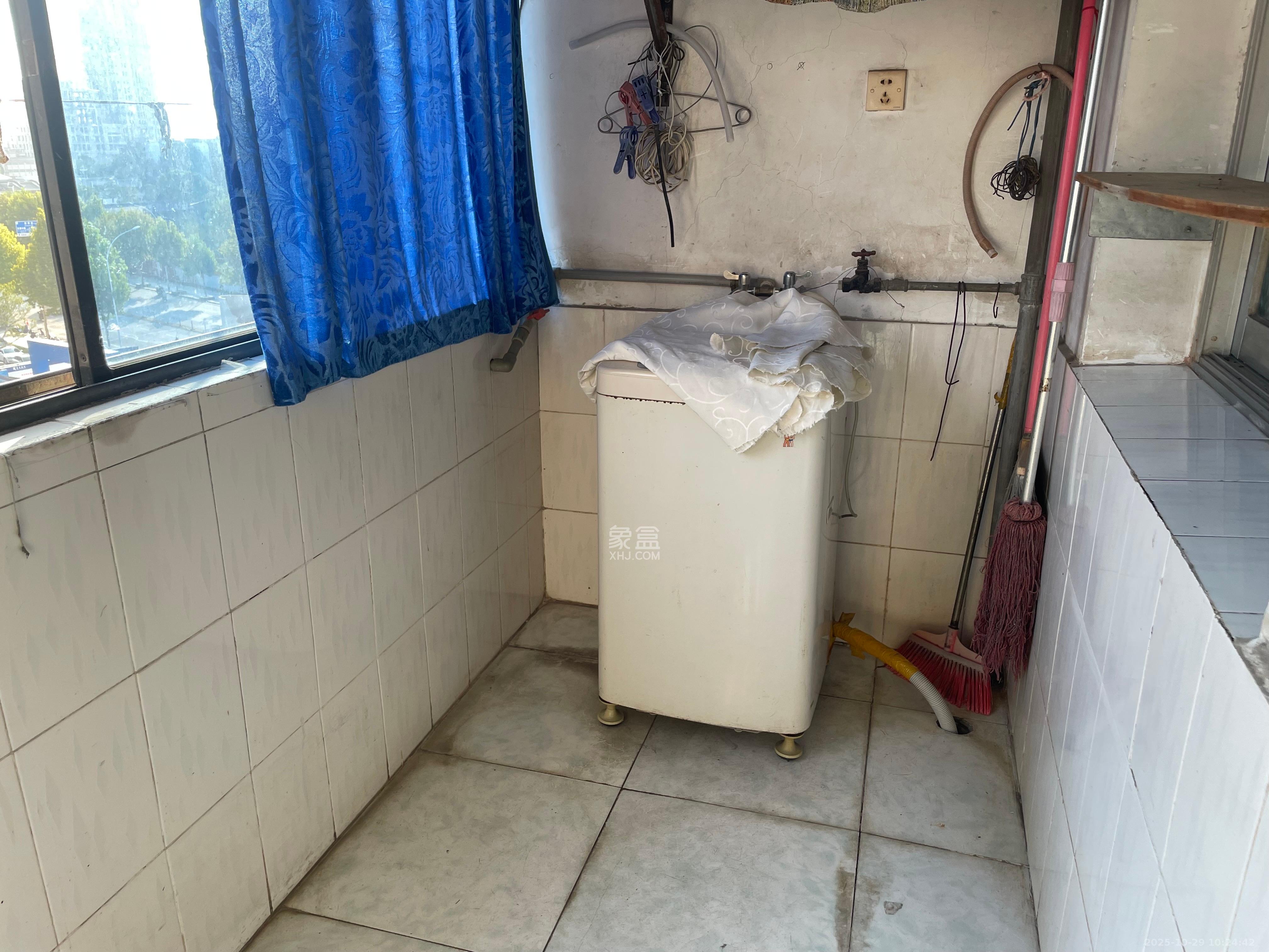 动力南苑  2室1厅1卫    1300.0元/月 动力南苑  2室1厅1卫    1300.0元/月室内图