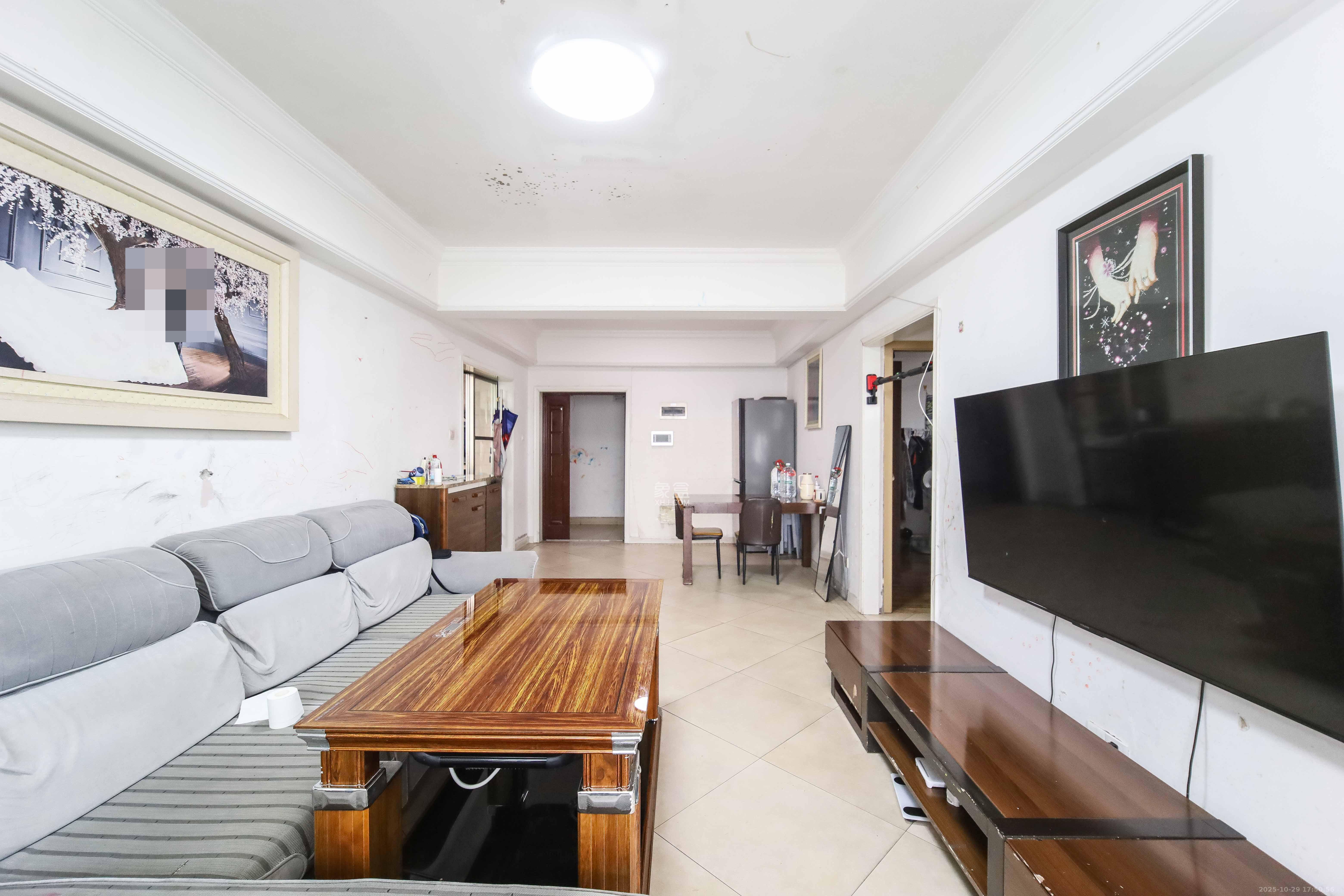 上东辛顿公寓  2室1厅1卫    59.8万客厅