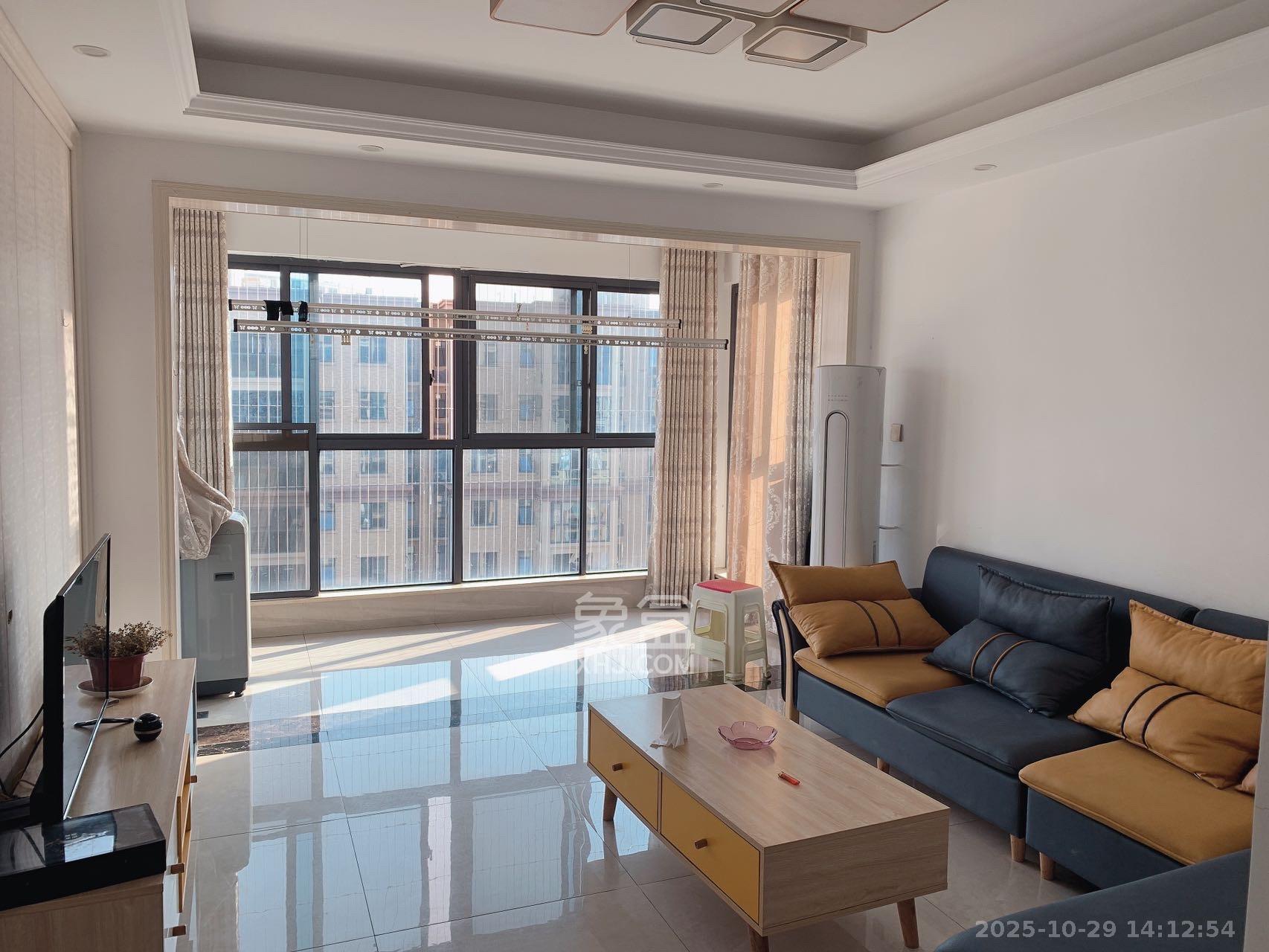 中南红领邦（红星嘉和苑）  1室2厅1卫    2200.0元/月