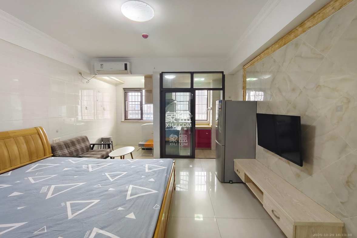 同鑫家园  1室1厅1卫    1300.0元/月 同鑫家园  1室1厅1卫    1300.0元/月室内图