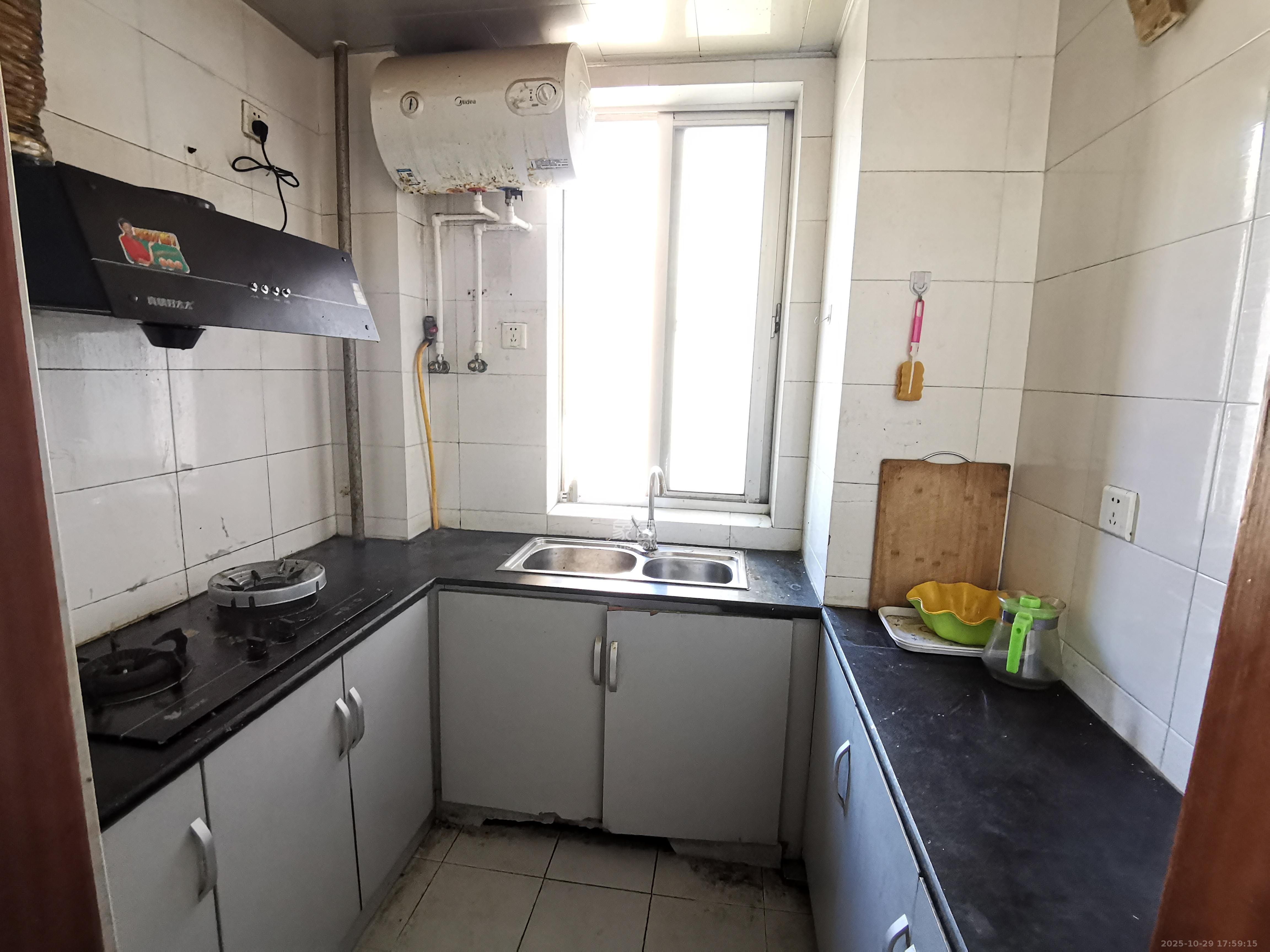 上河国际B座  1室2厅1卫    1500.0元/月 上河国际B座  1室2厅1卫    1500.0元/月室内图