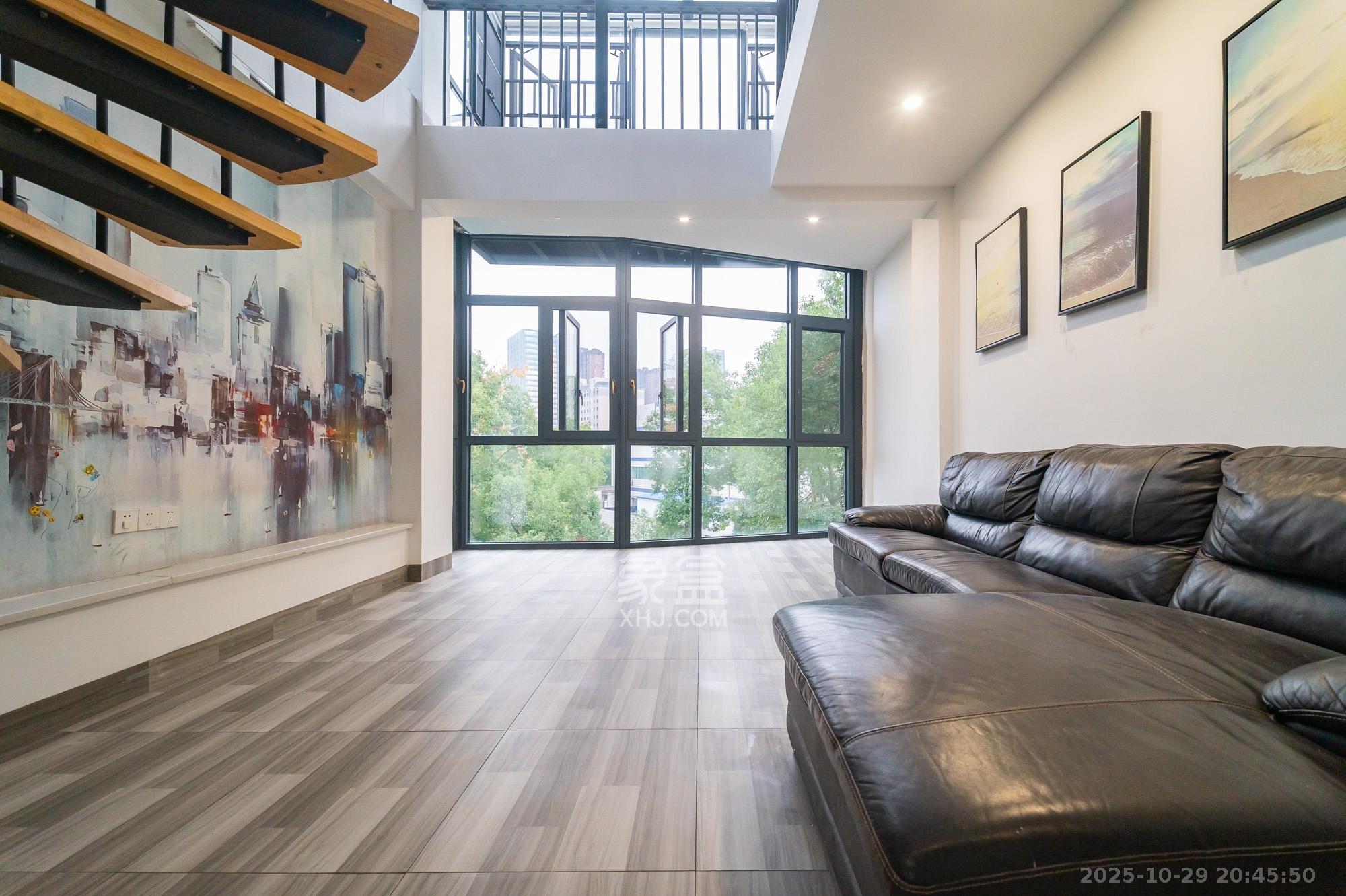 山水芙蓉国际新城 4室2厅2卫 81.8万 山水芙蓉国际新城 4室2厅2卫 81.8万客厅