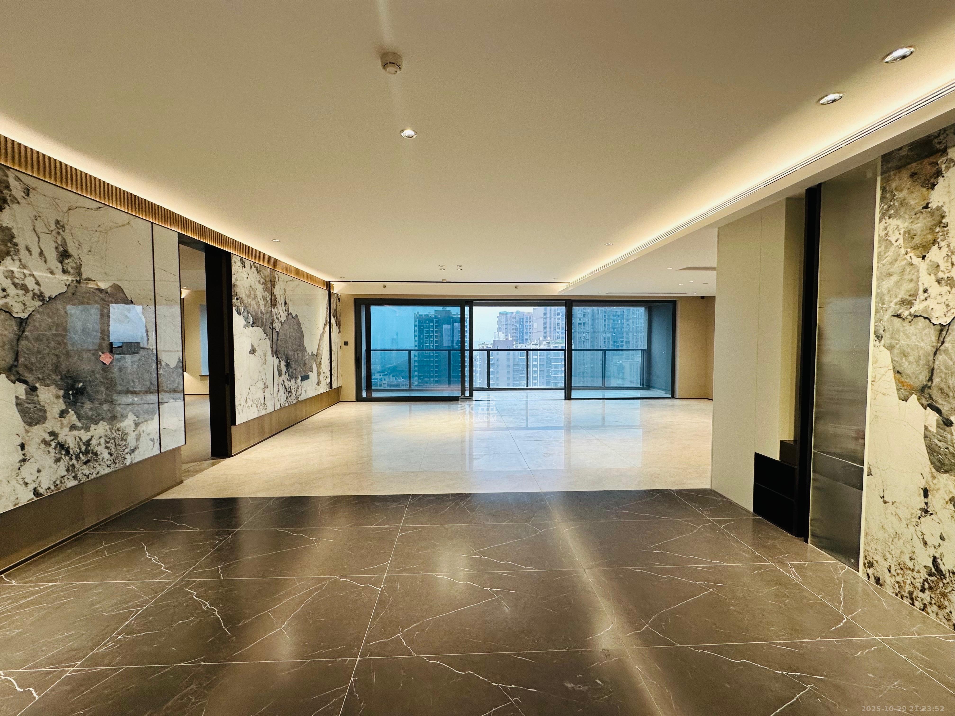 长沙悦府（华润万象城）  4室2厅1卫    14000.0元/月室内图