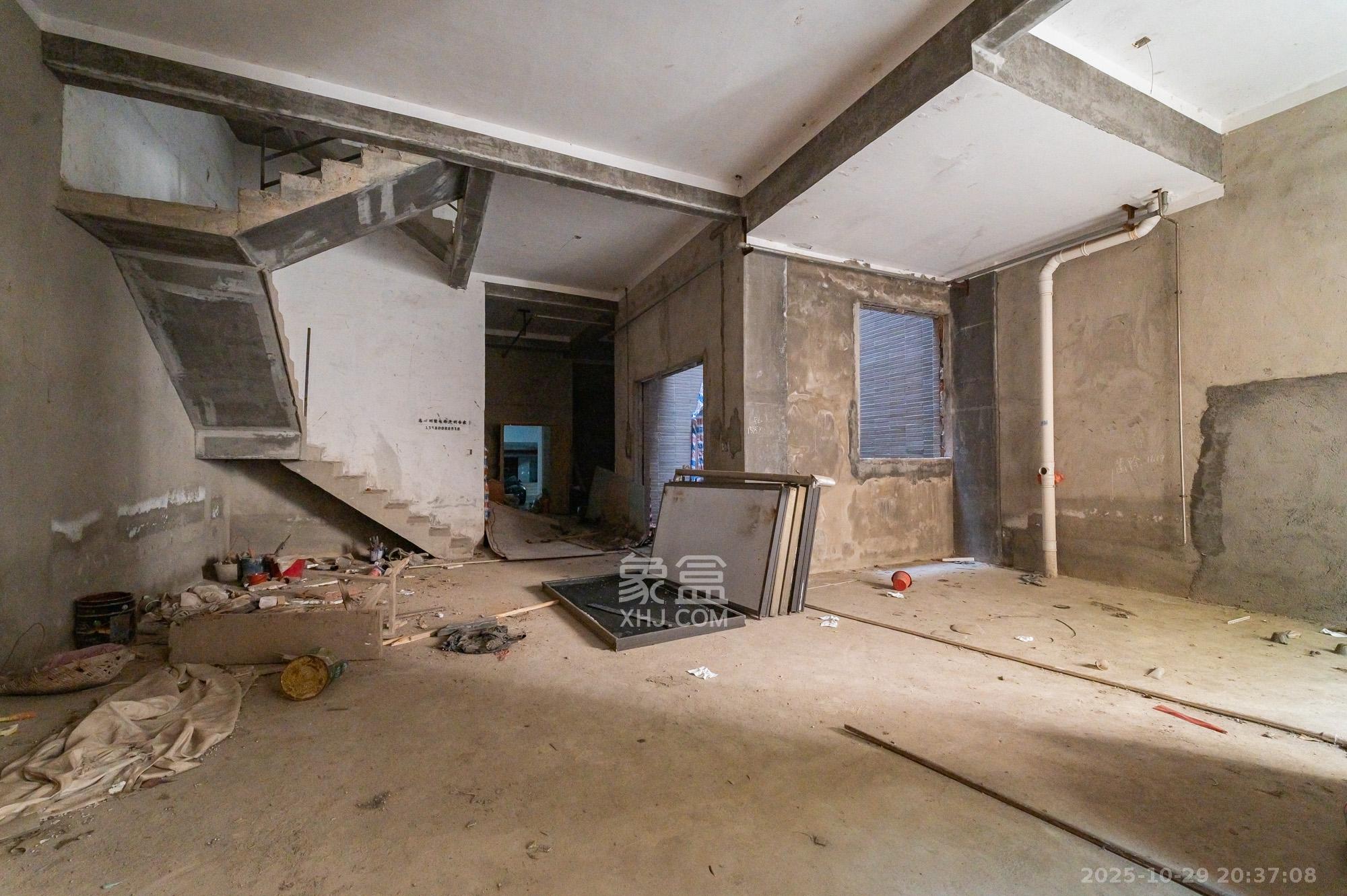 深业睿城  5室3厅4卫    520.0万 深业睿城  5室3厅4卫    520.0万其他