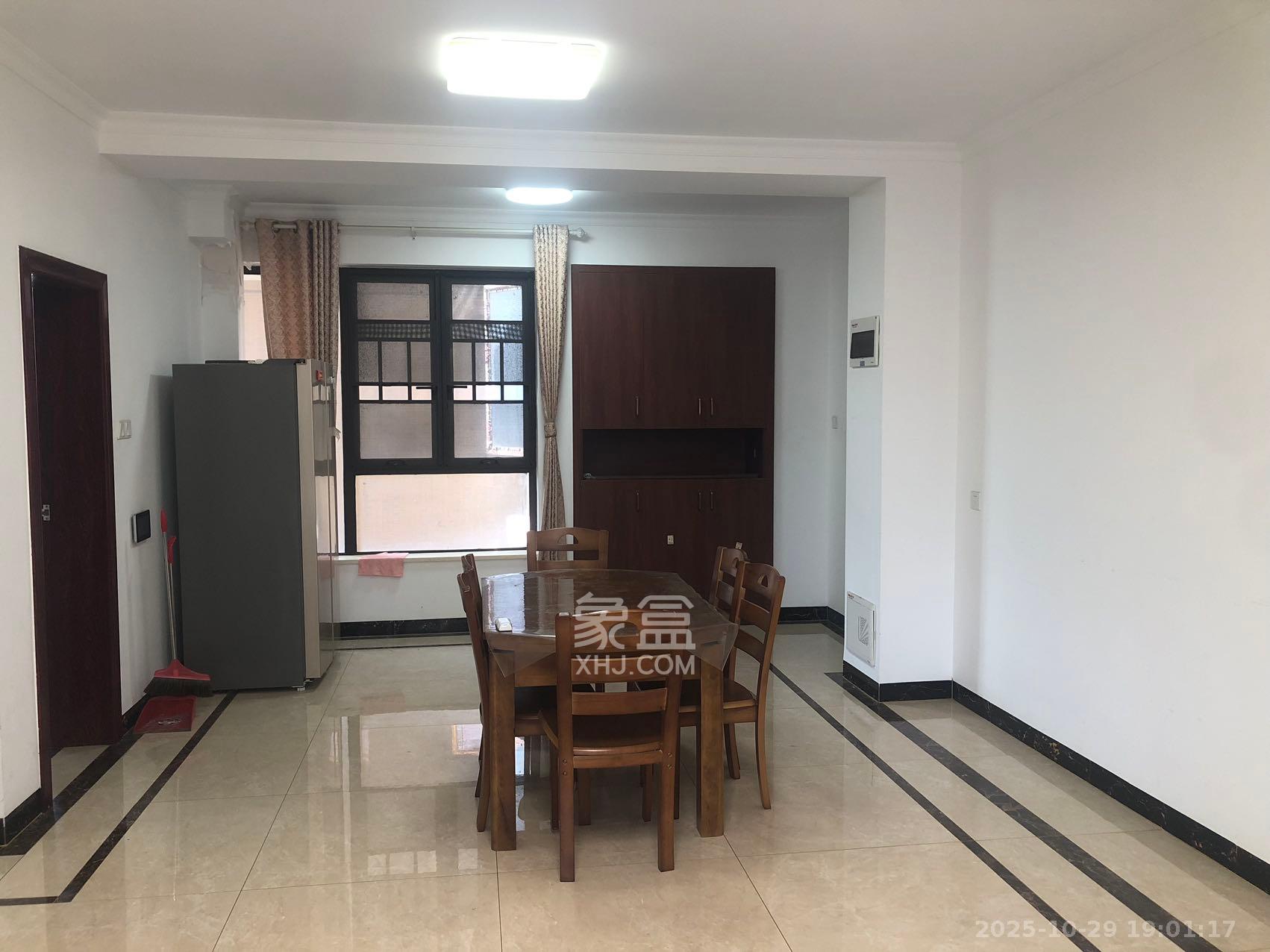 阳光城尚东湾青云苑 3室2厅1卫 2600.0元/月 阳光城尚东湾青云苑 3室2厅1卫 2600.0元/月室内图