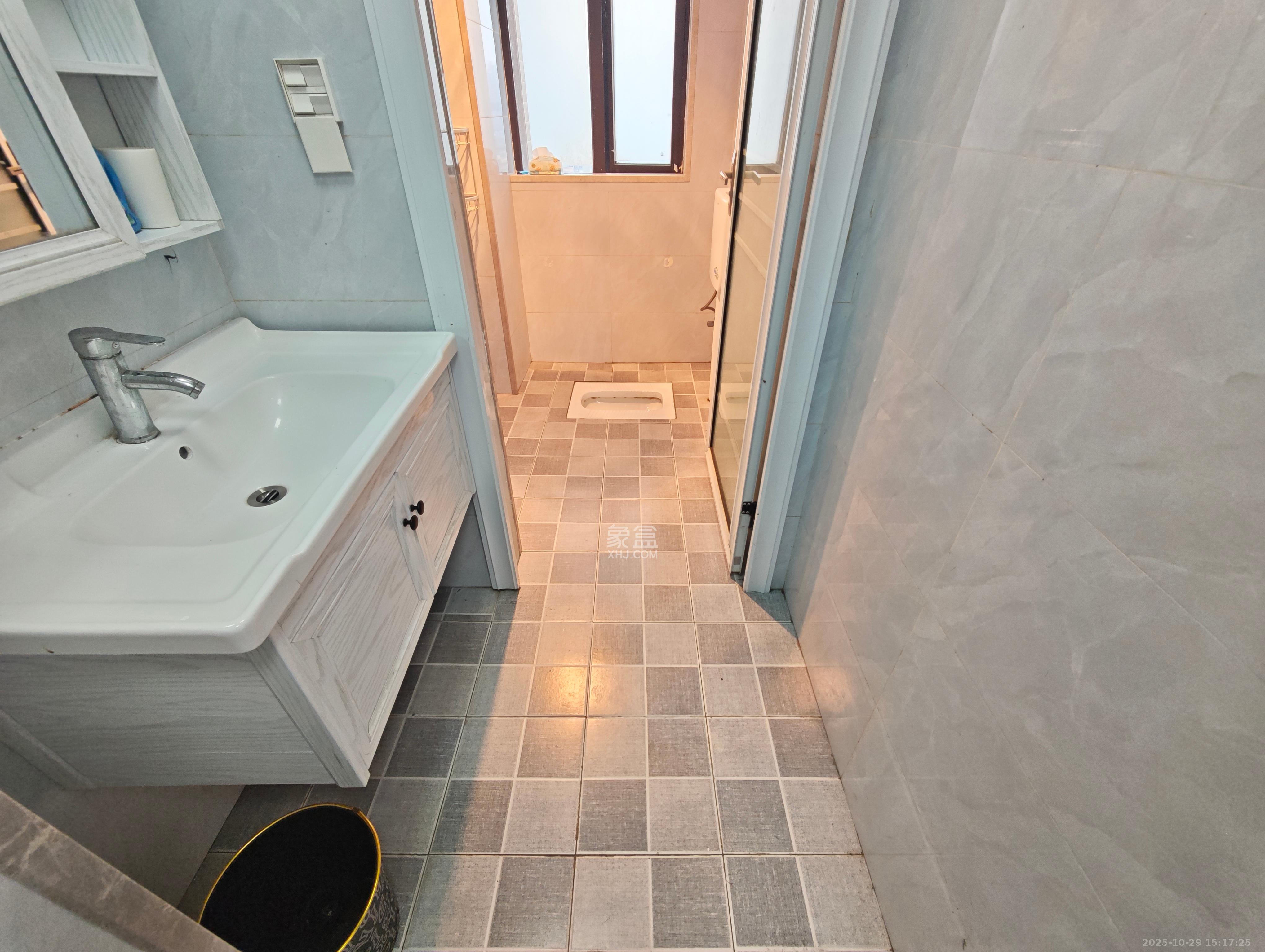 上园商住小区 3室2厅1卫 2700.0元/月 上园商住小区 3室2厅1卫 2700.0元/月室内图