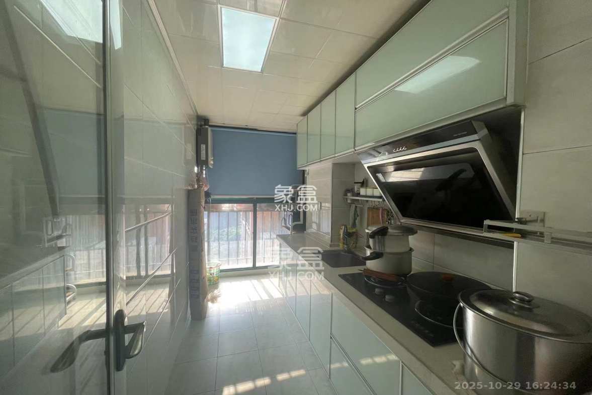 华美公寓(新猎鹰公寓)  2室1厅1卫    2200.0元/月 华美公寓(新猎鹰公寓)  2室1厅1卫    2200.0元/月室内图