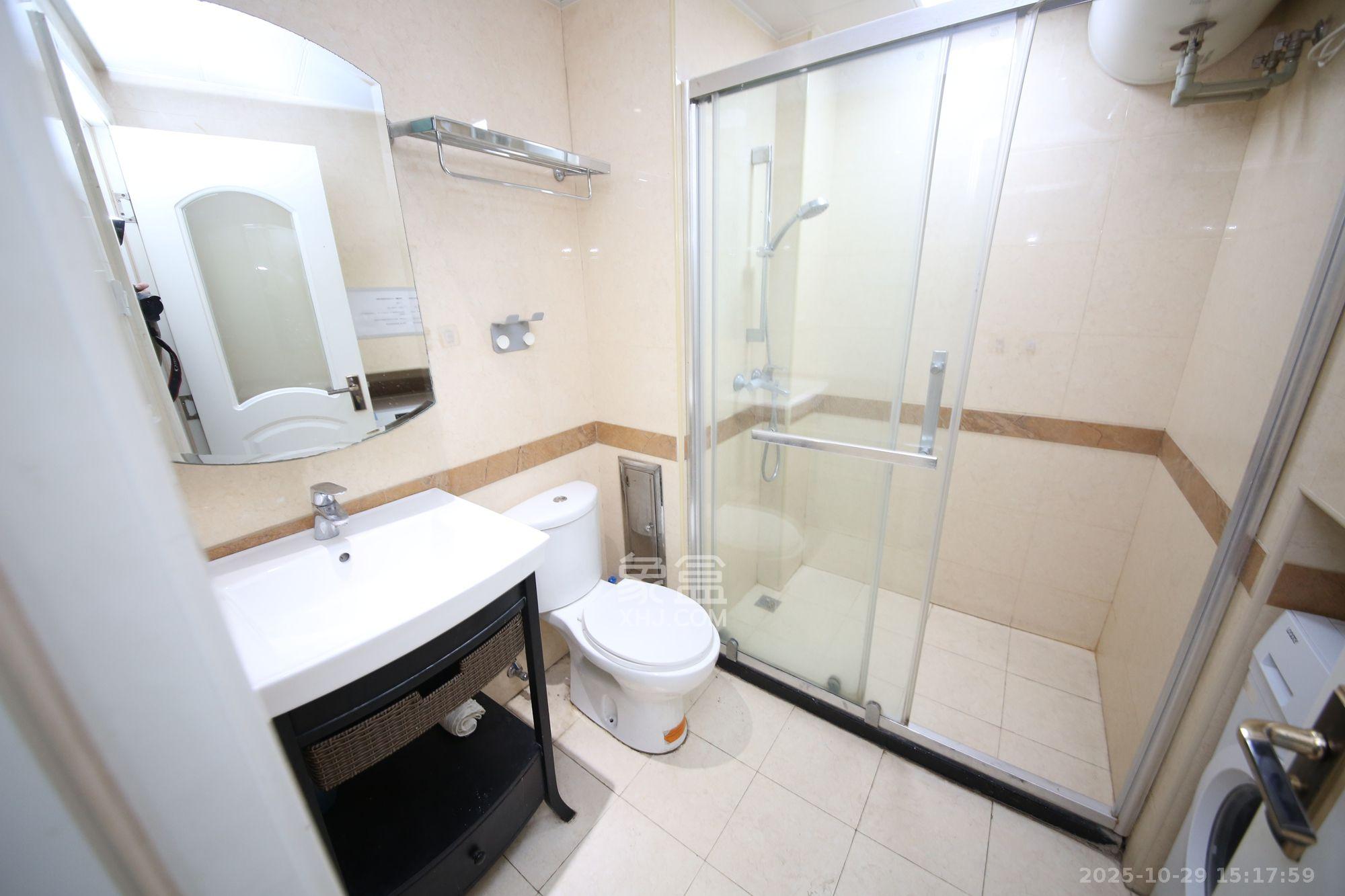 壹号公馆  1室1厅1卫    2000.0元/月室内图