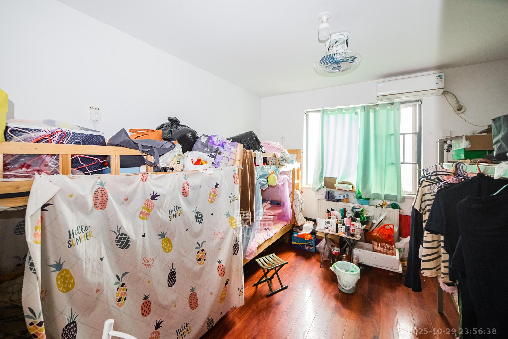 龙湾1号公馆  3室2厅1卫    125.0万 龙湾1号公馆  3室2厅1卫    125.0万卧室