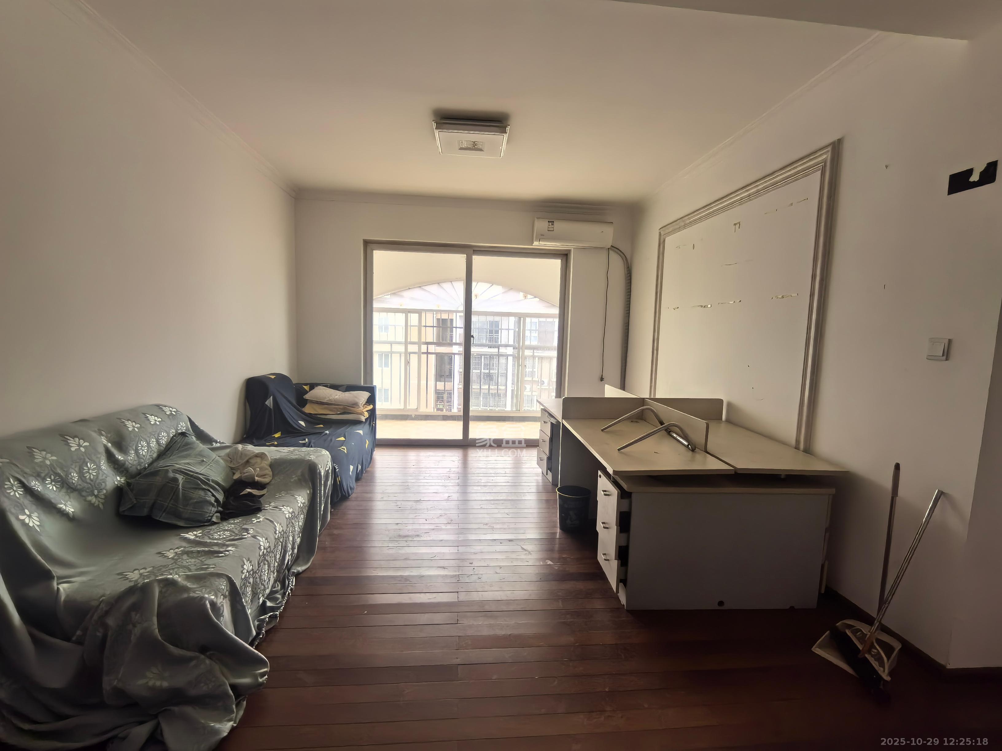 南郡雅园  4室2厅2卫    1200.0元/月室内图