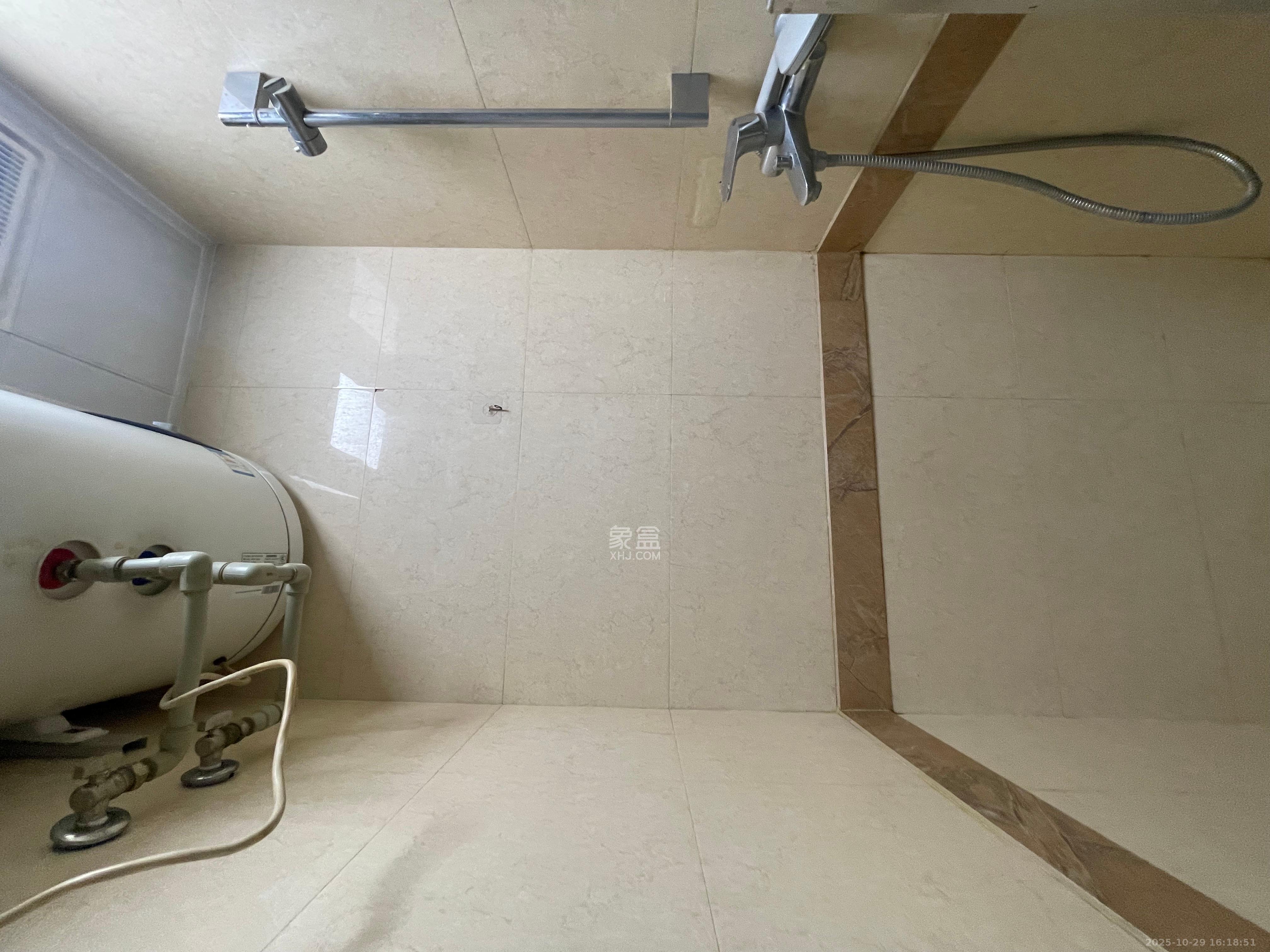 壹号公馆  1室1厅1卫    2500.0元/月室内图