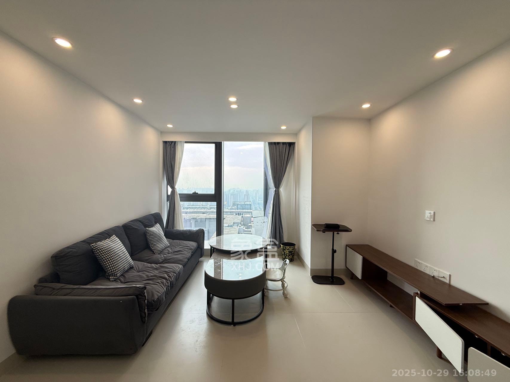 卓越中寰  2室1厅1卫    2600.0元/月