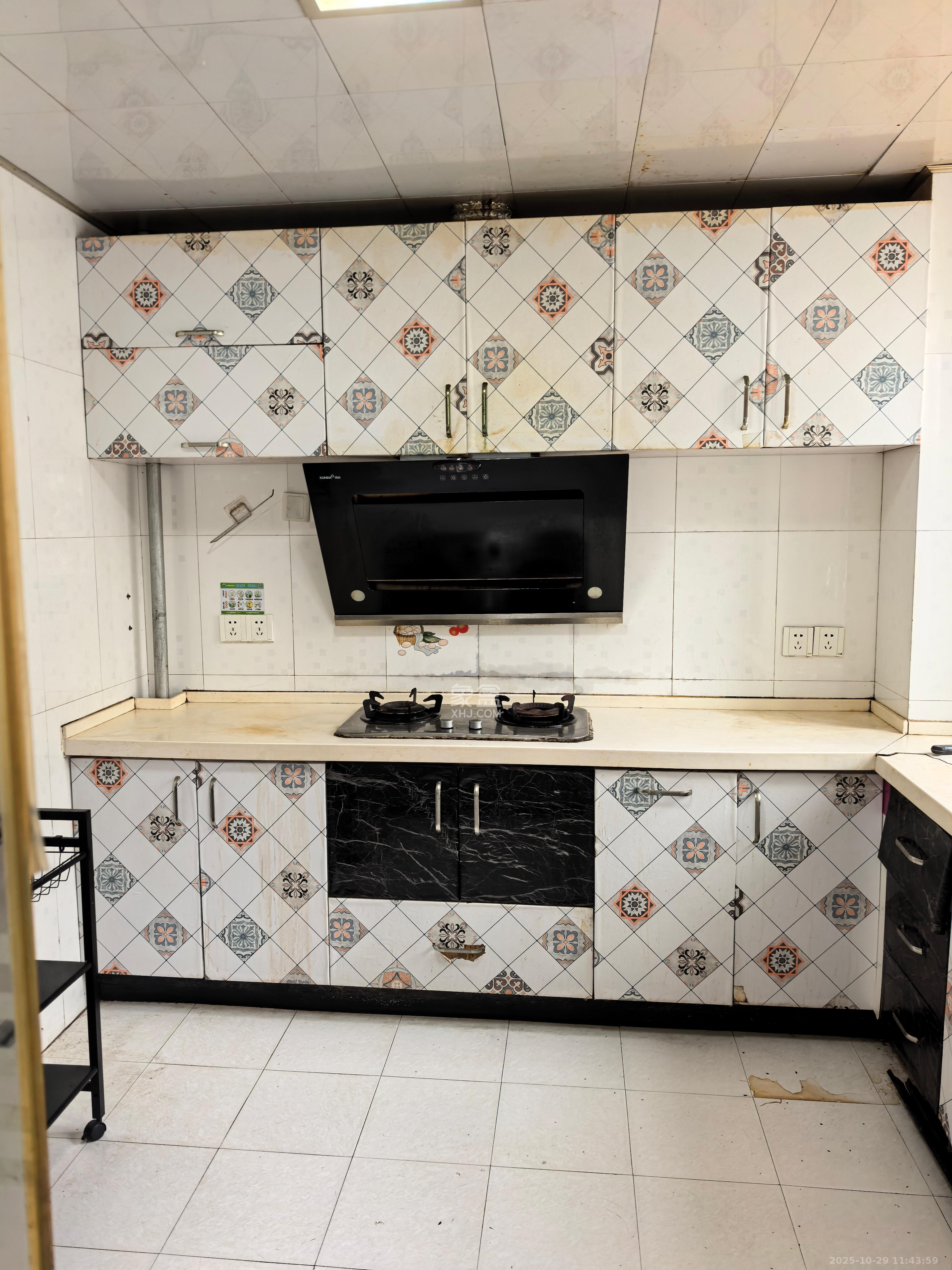 富景园  3室2厅2卫    2500.0元/月 富景园  3室2厅2卫    2500.0元/月室内图