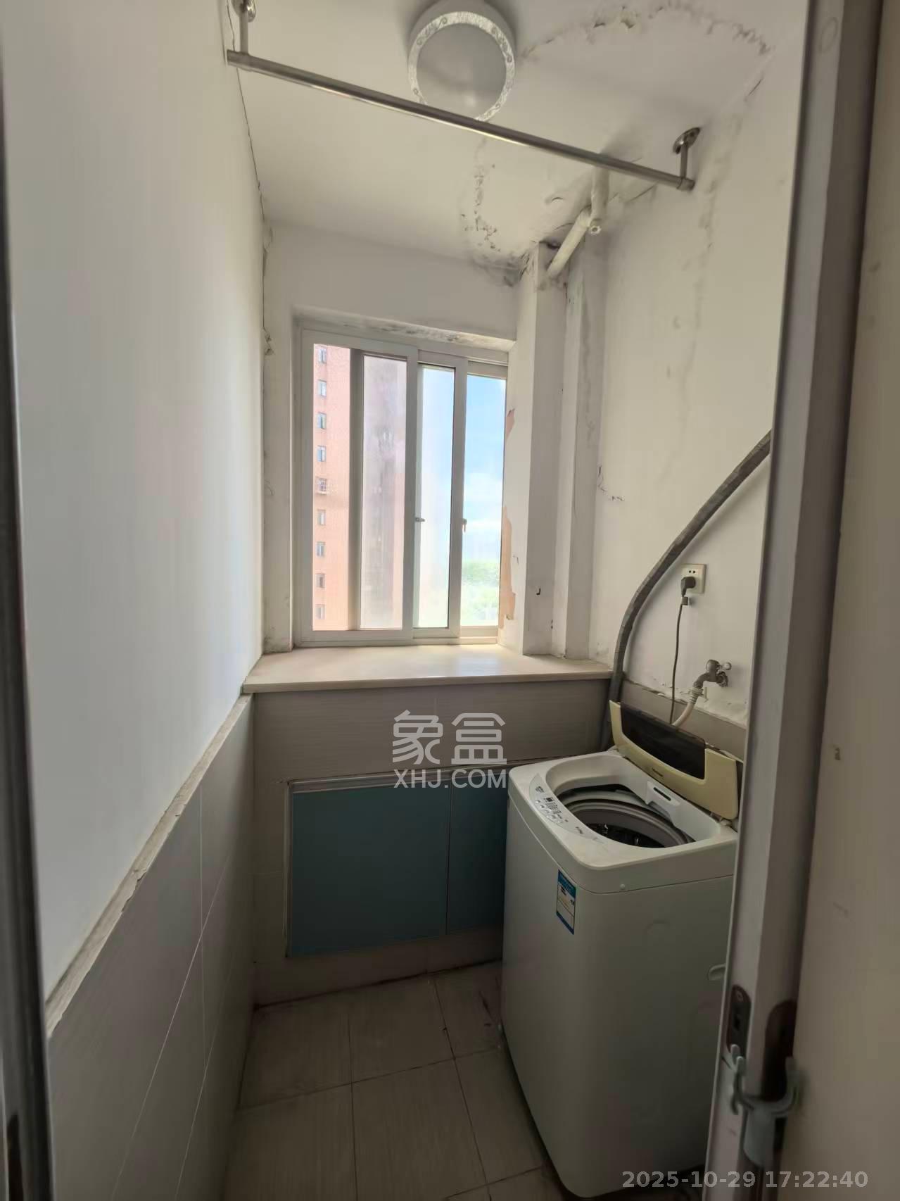 月亮湾草莓街区一、二期  1室1厅1卫    1050.0元/月室内图