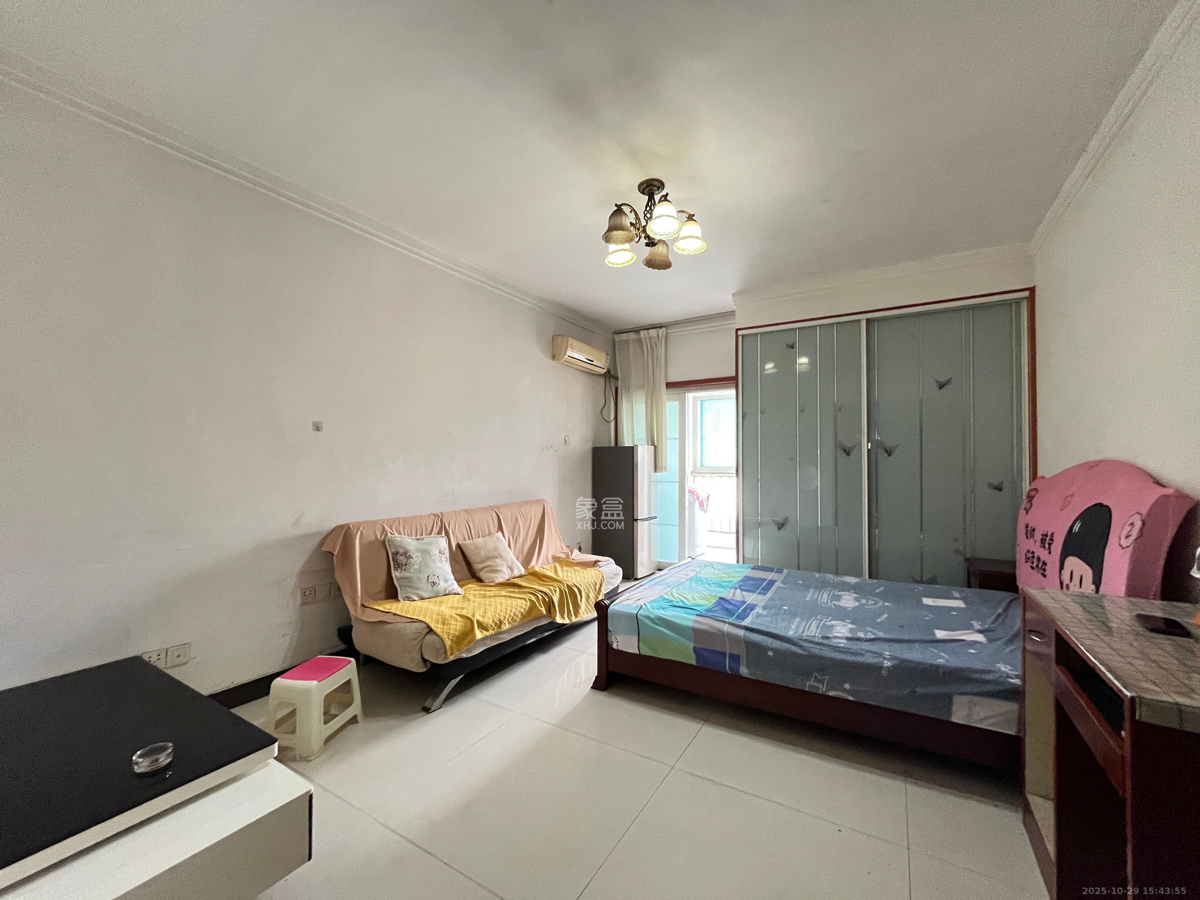 伍家岭生活广场  1室1厅1卫    1580.0元/月 伍家岭生活广场  1室1厅1卫    1580.0元/月室内图1