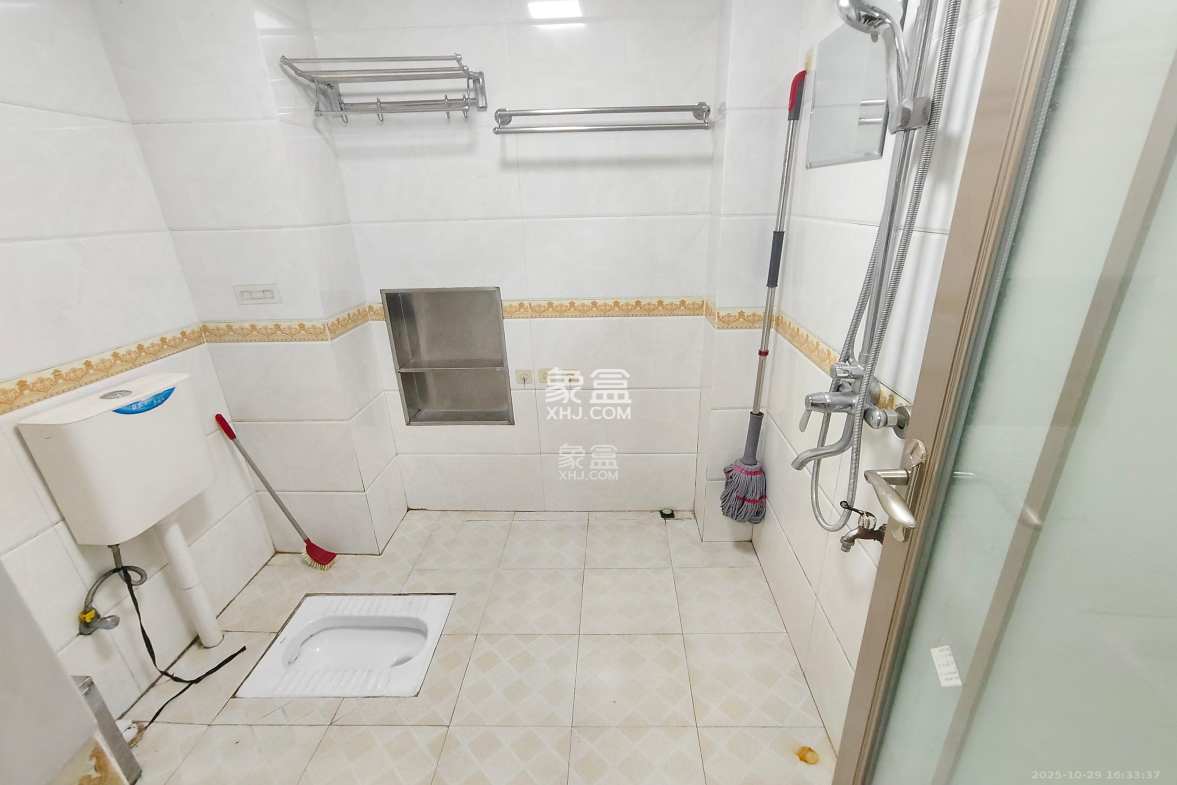 同鑫家园  1室1厅1卫    1300.0元/月 同鑫家园  1室1厅1卫    1300.0元/月室内图