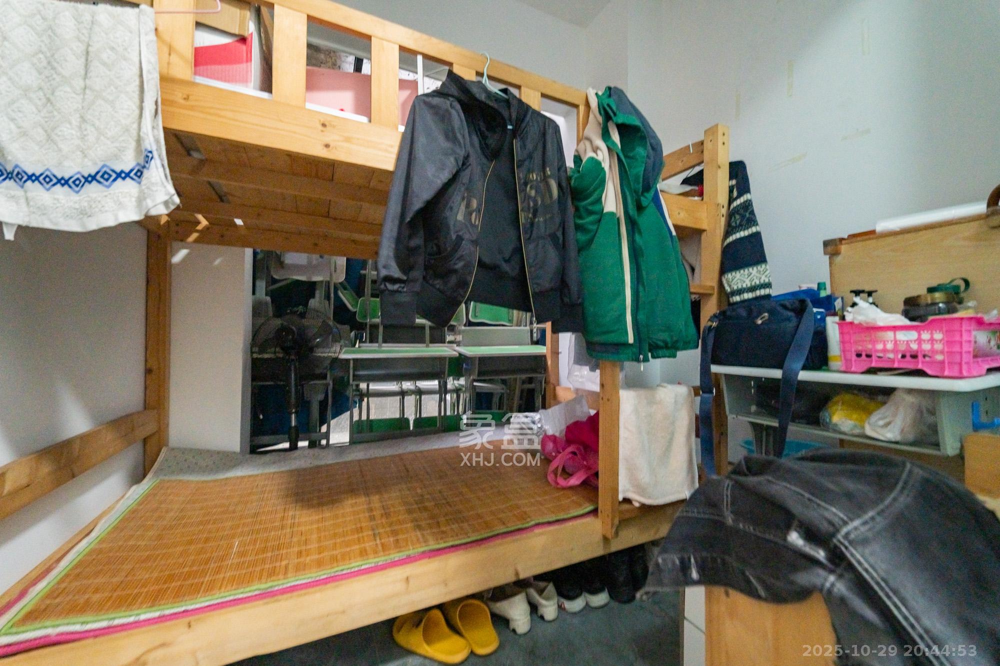 国泰九龙湾 4室2厅2卫 92.0万 国泰九龙湾 4室2厅2卫 92.0万卧室