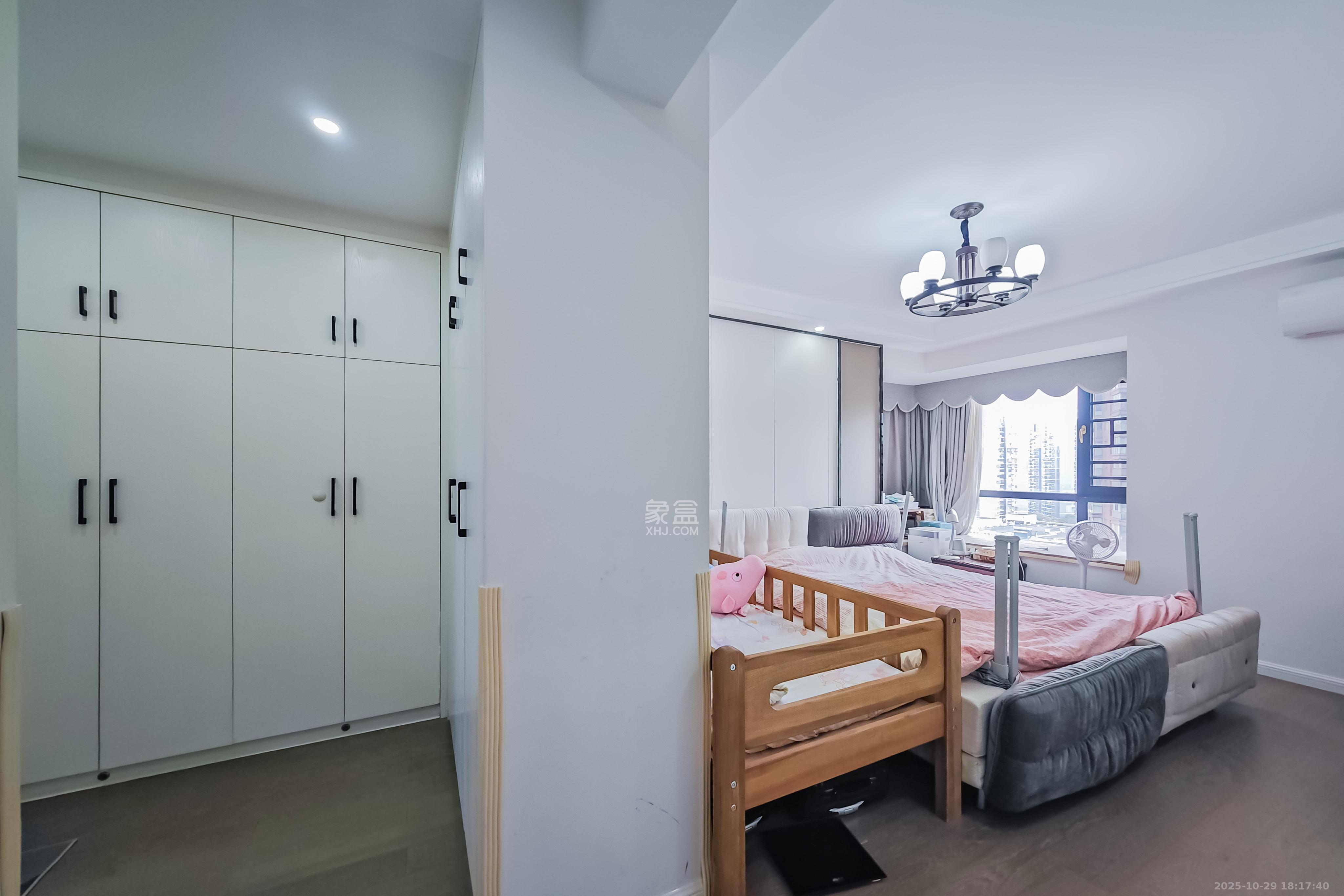 半山壹号 3室2厅2卫 155.0万 半山壹号 3室2厅2卫 155.0万卧室