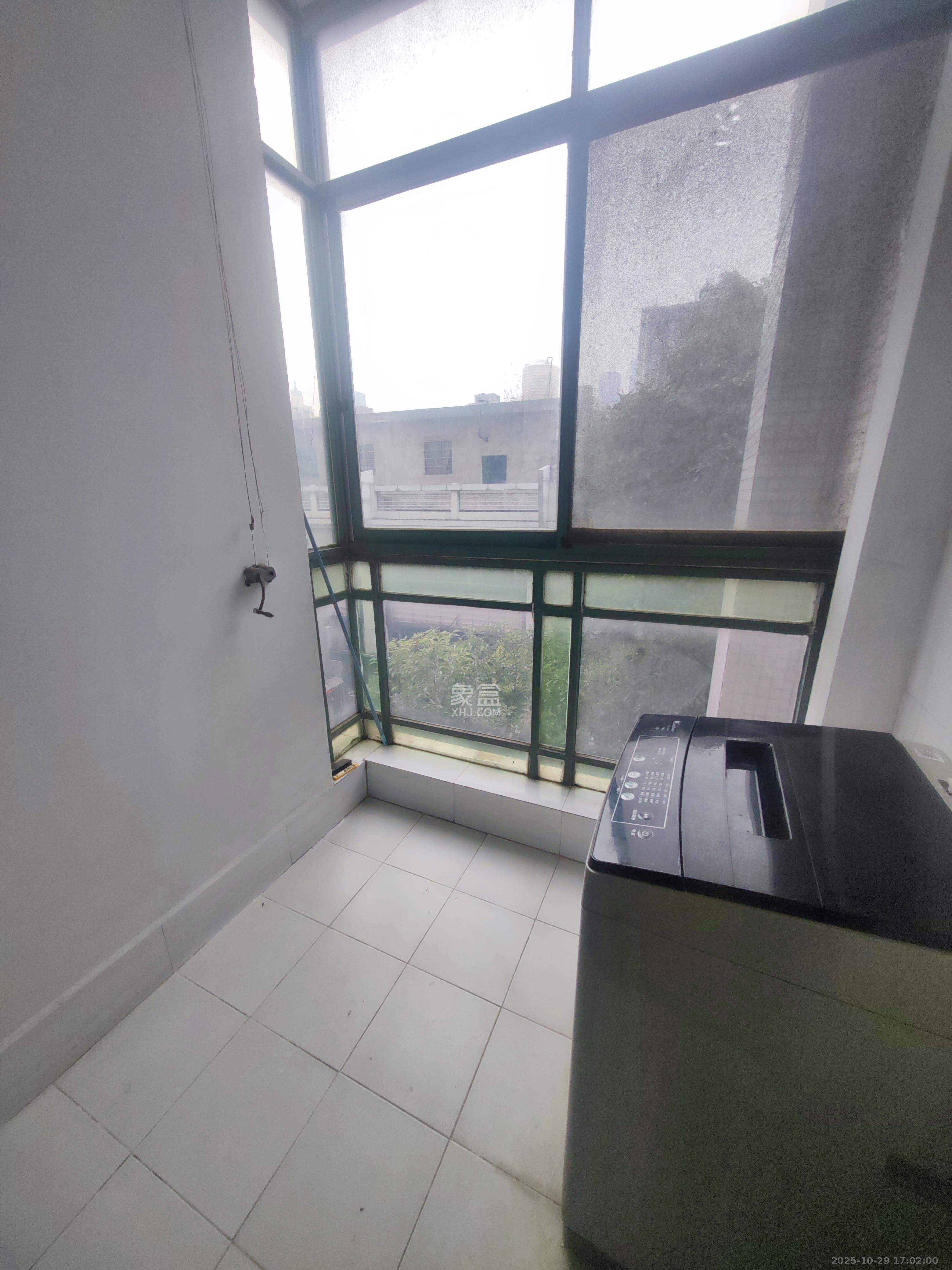 颐美园  3室1厅1卫    2500.0元/月室内图