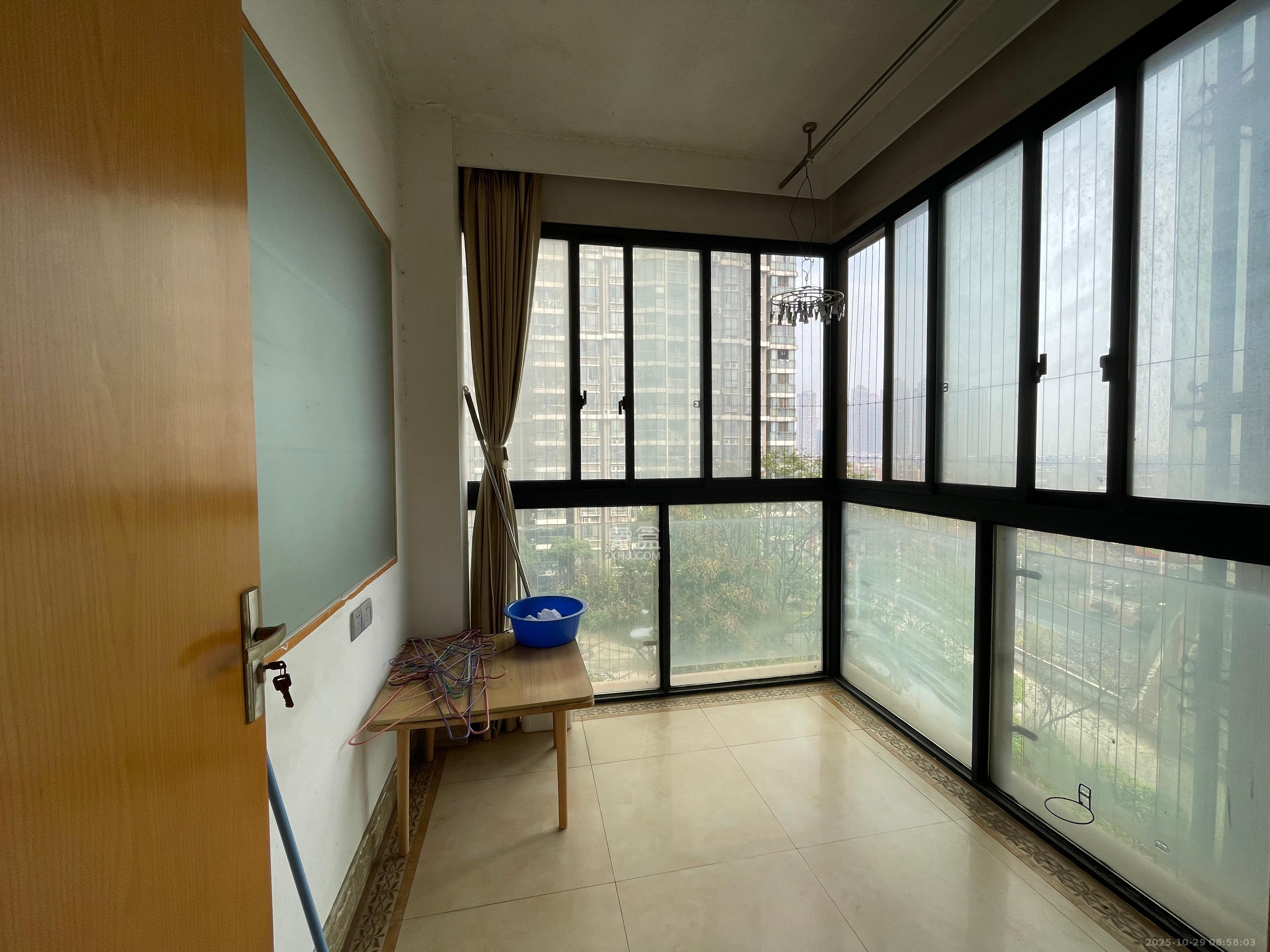 湘江世纪城悦江苑  1室2厅1卫    2100.0元/月 湘江世纪城悦江苑  1室2厅1卫    2100.0元/月室内图