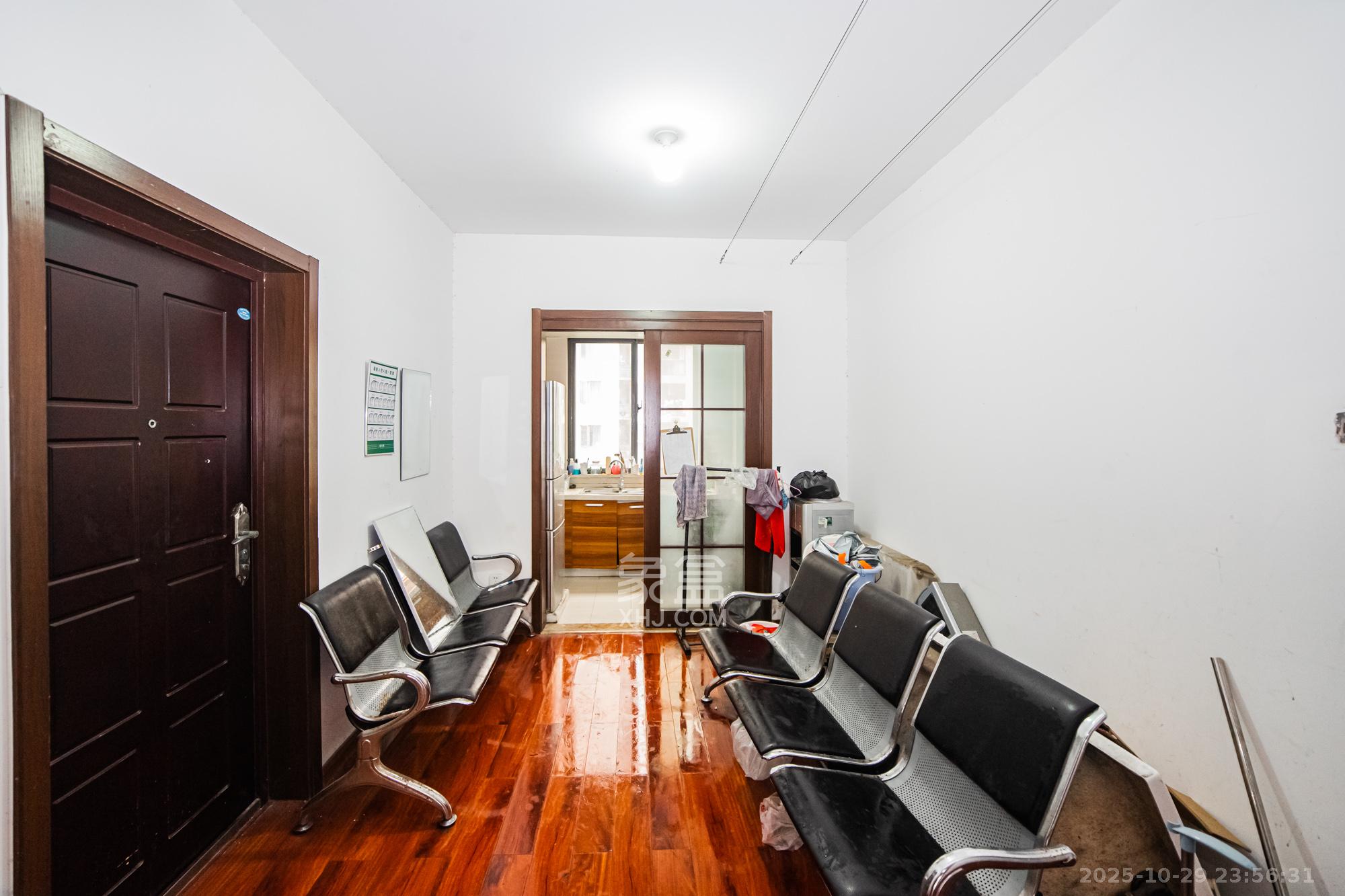 龙湾1号公馆  3室2厅1卫    125.0万 龙湾1号公馆  3室2厅1卫    125.0万客厅