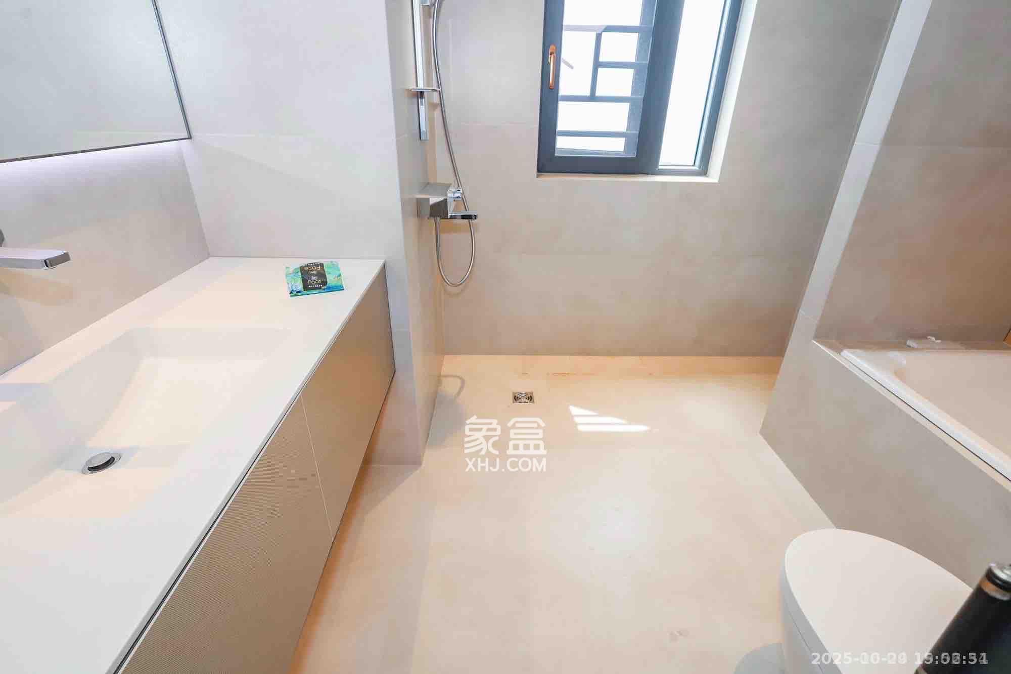 八方小区C区  4室2厅2卫    8500.0元/月 八方小区C区  4室2厅2卫    8500.0元/月室内图